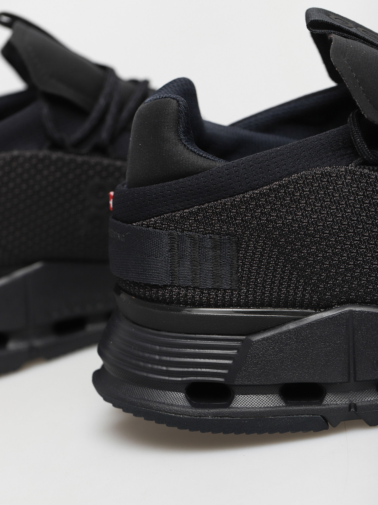 On Running Cloudnova Shoes (black/eclipse)