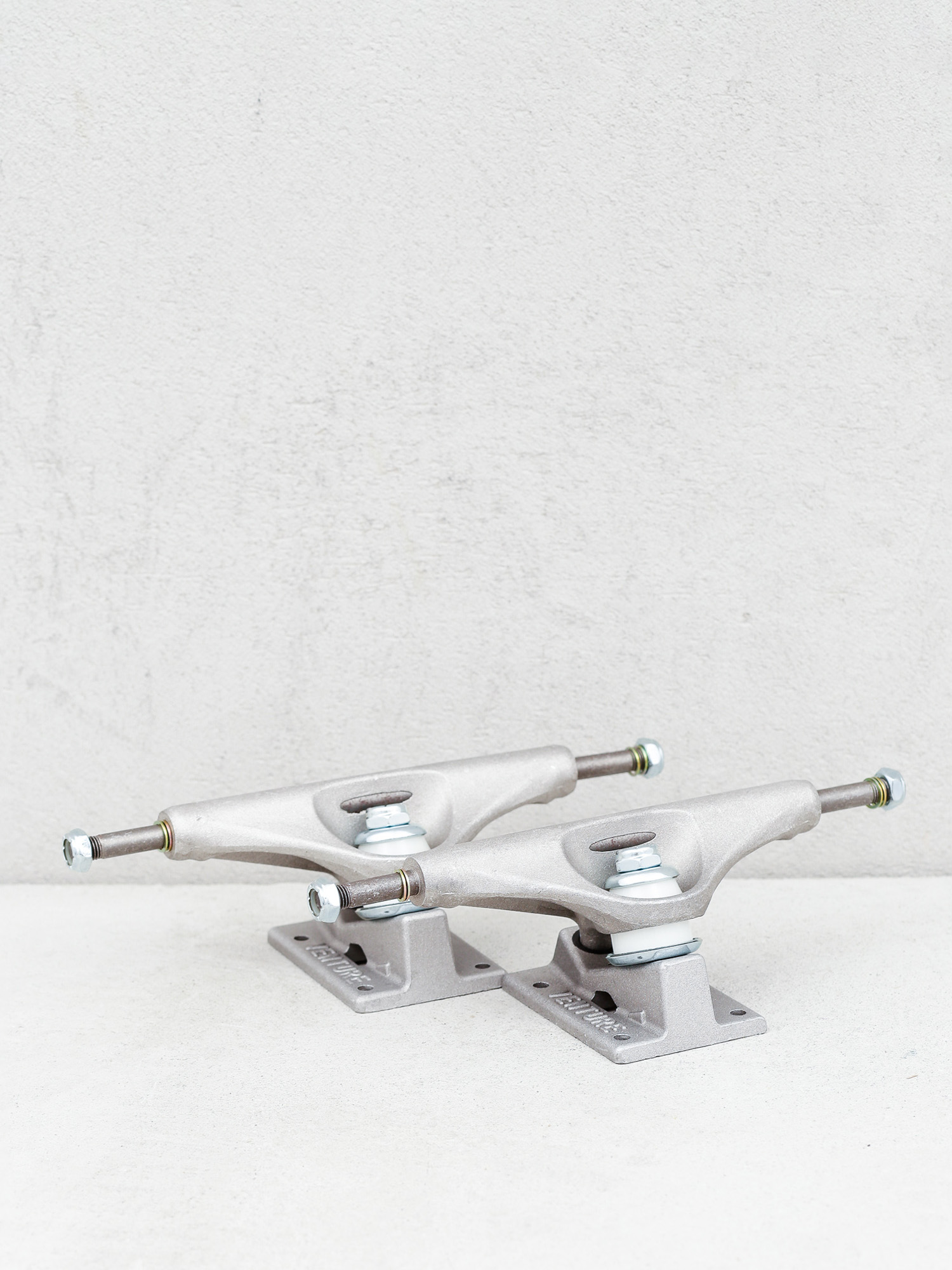 Venture Worrest Pro Plaza Trucks (raw)