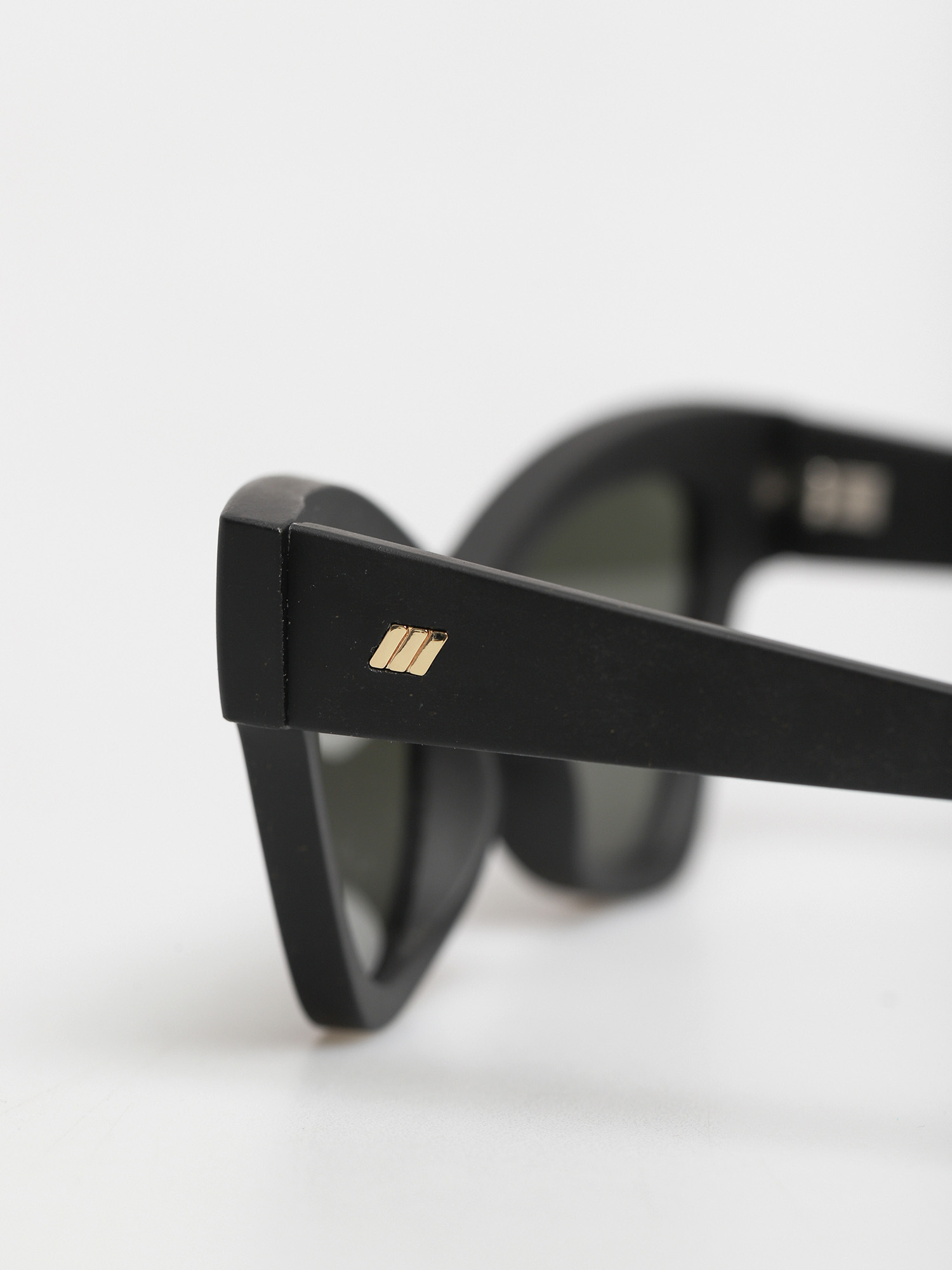 Le Specs Sustain Hourgrass Sunglasses (black grass)