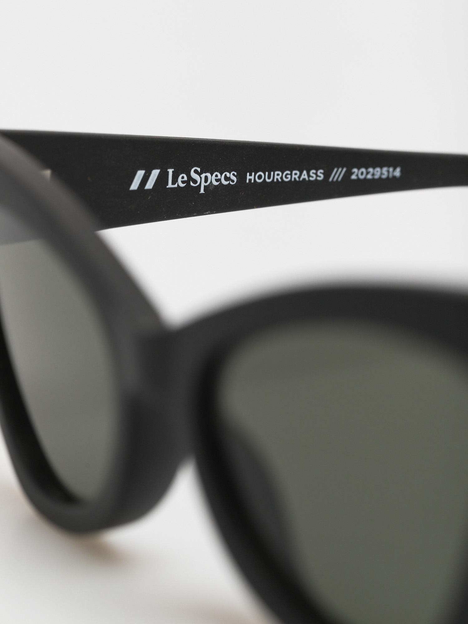 Le Specs Sustain Hourgrass Sunglasses (black grass)