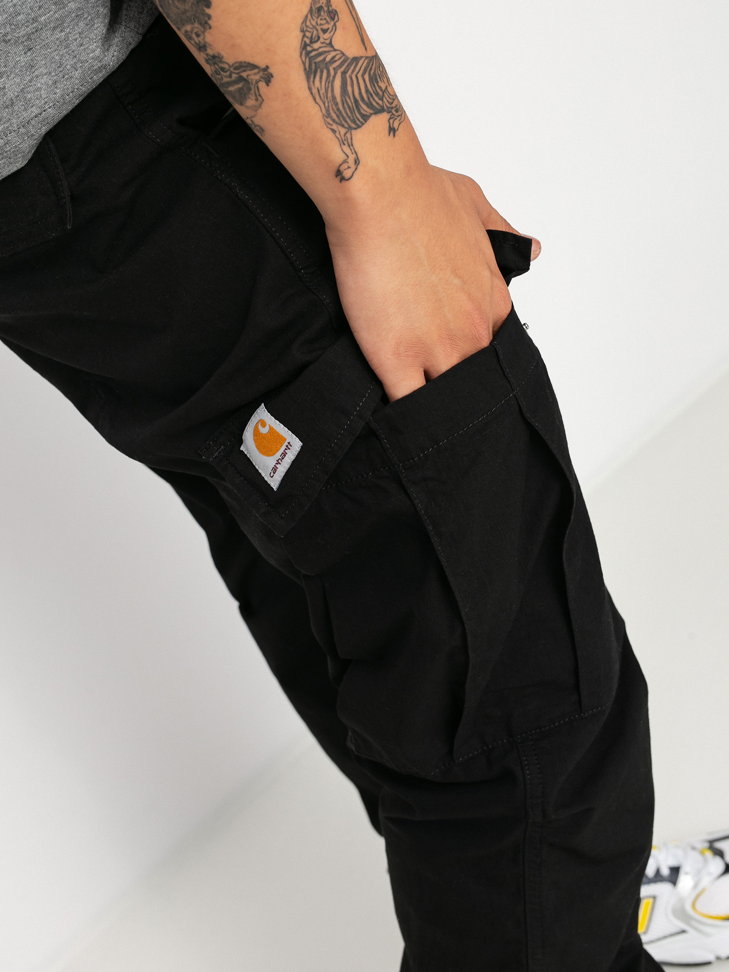 Carhartt WIP Regular Cargo Pants (black)