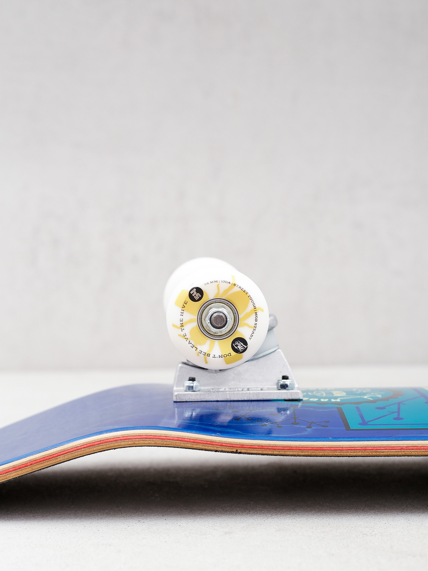 Mob Skateboards Bee Skateboard (blue)