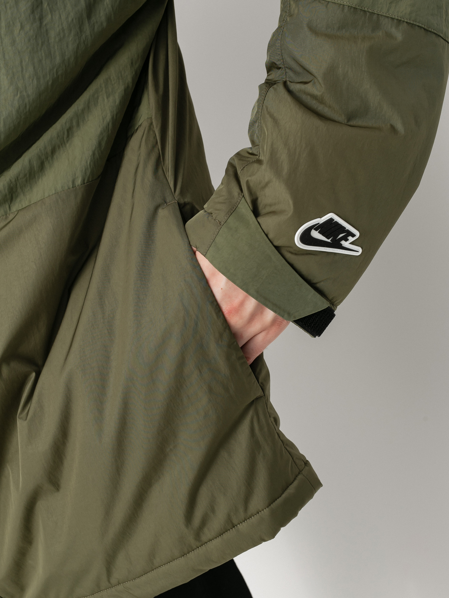 nike windbreaker medium