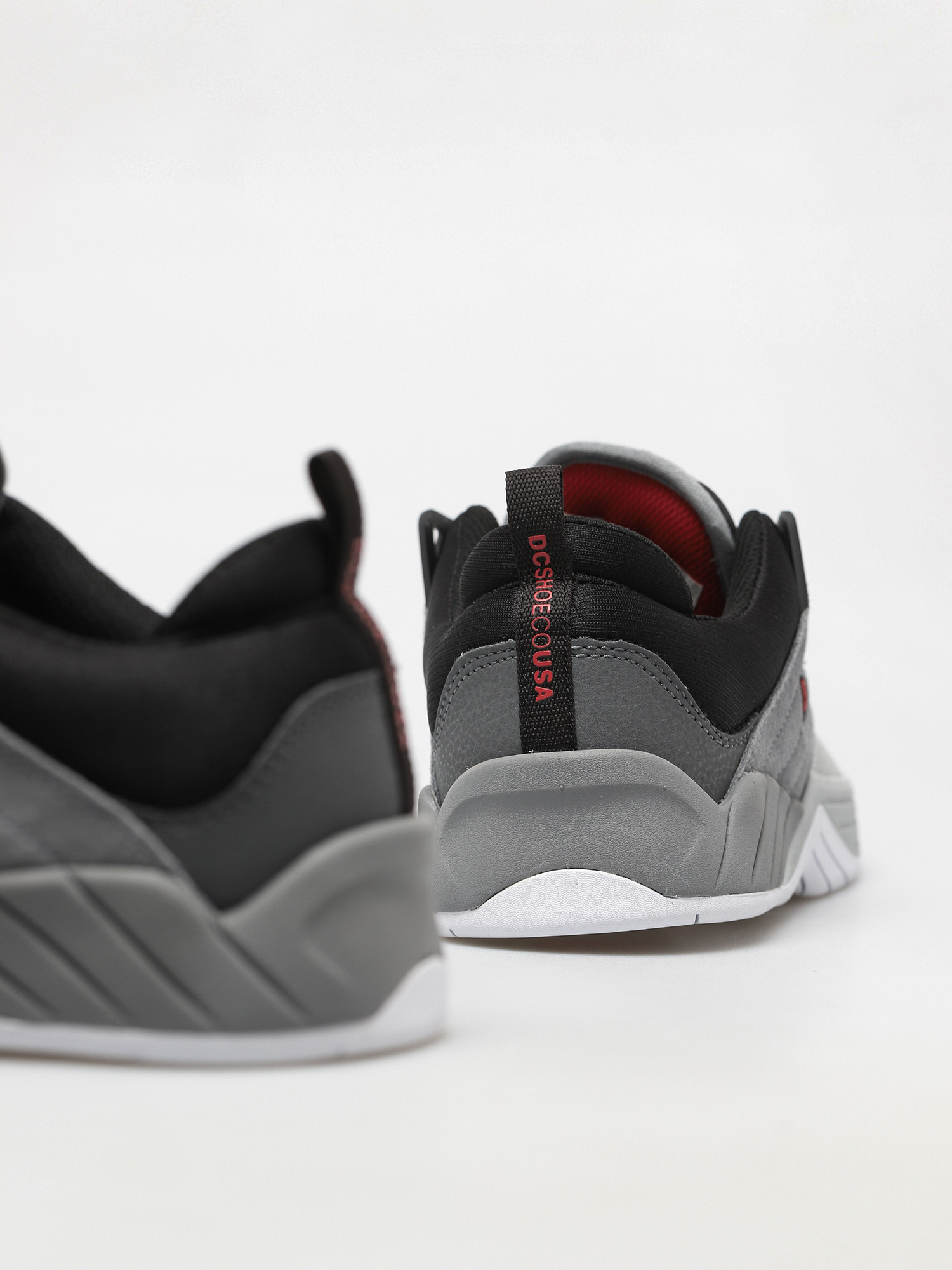 DC Williams Slim Shoes (grey/black/red)