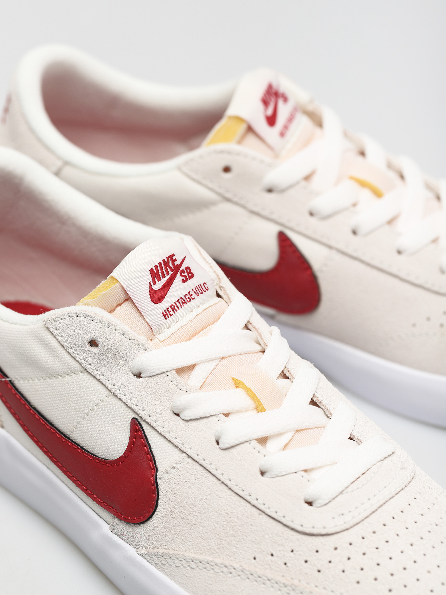 Nike SB Heritage Vulc Shoes (summit white/gym red summit white white)