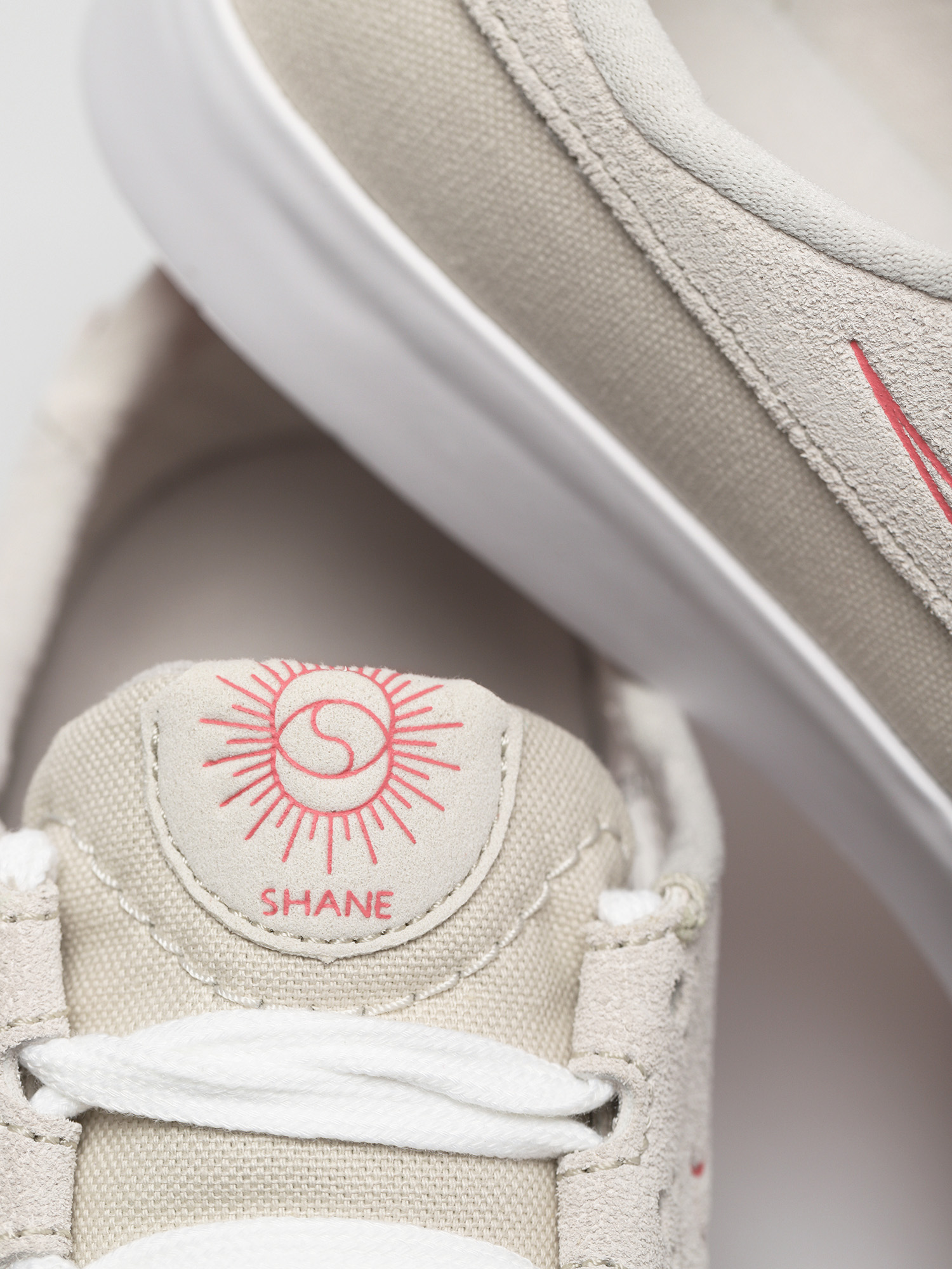 Nike SB Shane Shoes (summit white/pink salt summit white)