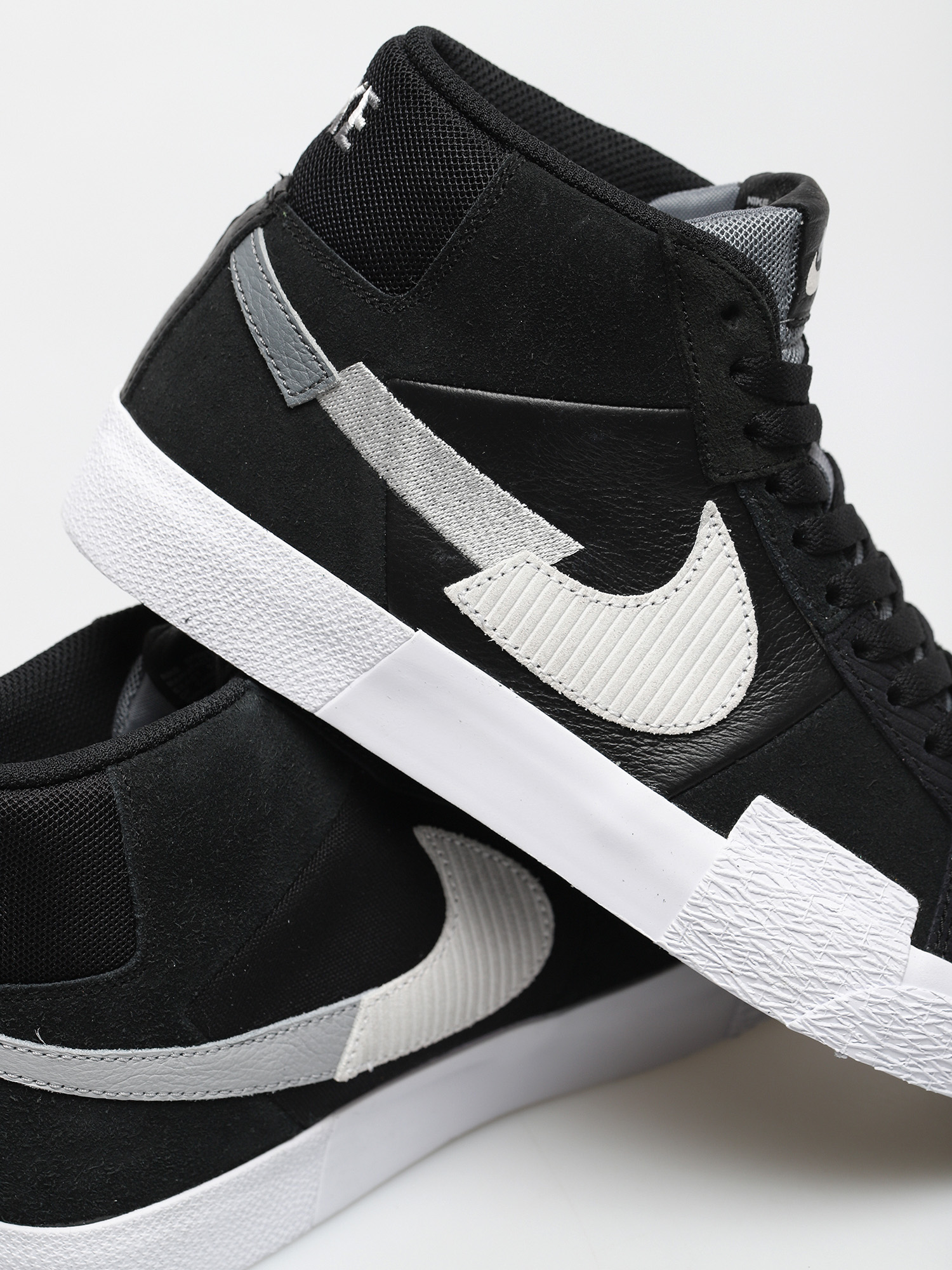 Nike SB Zoom Blazer Mid Premium Shoes (black/white wolf grey cool grey)