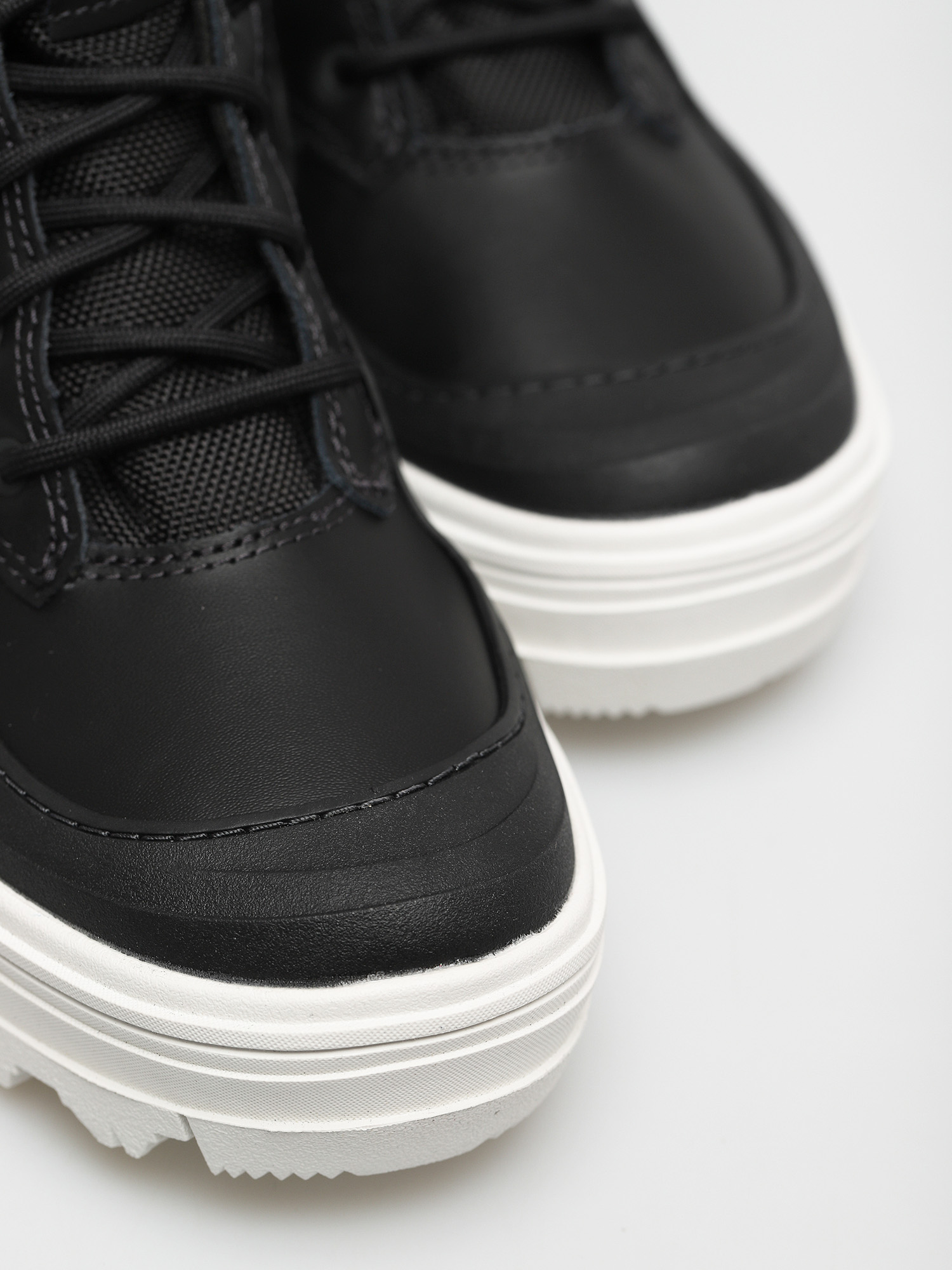 Reebok Club C Cleated Mid Shoes Wmn (nghblk/chalk/ftwwht)