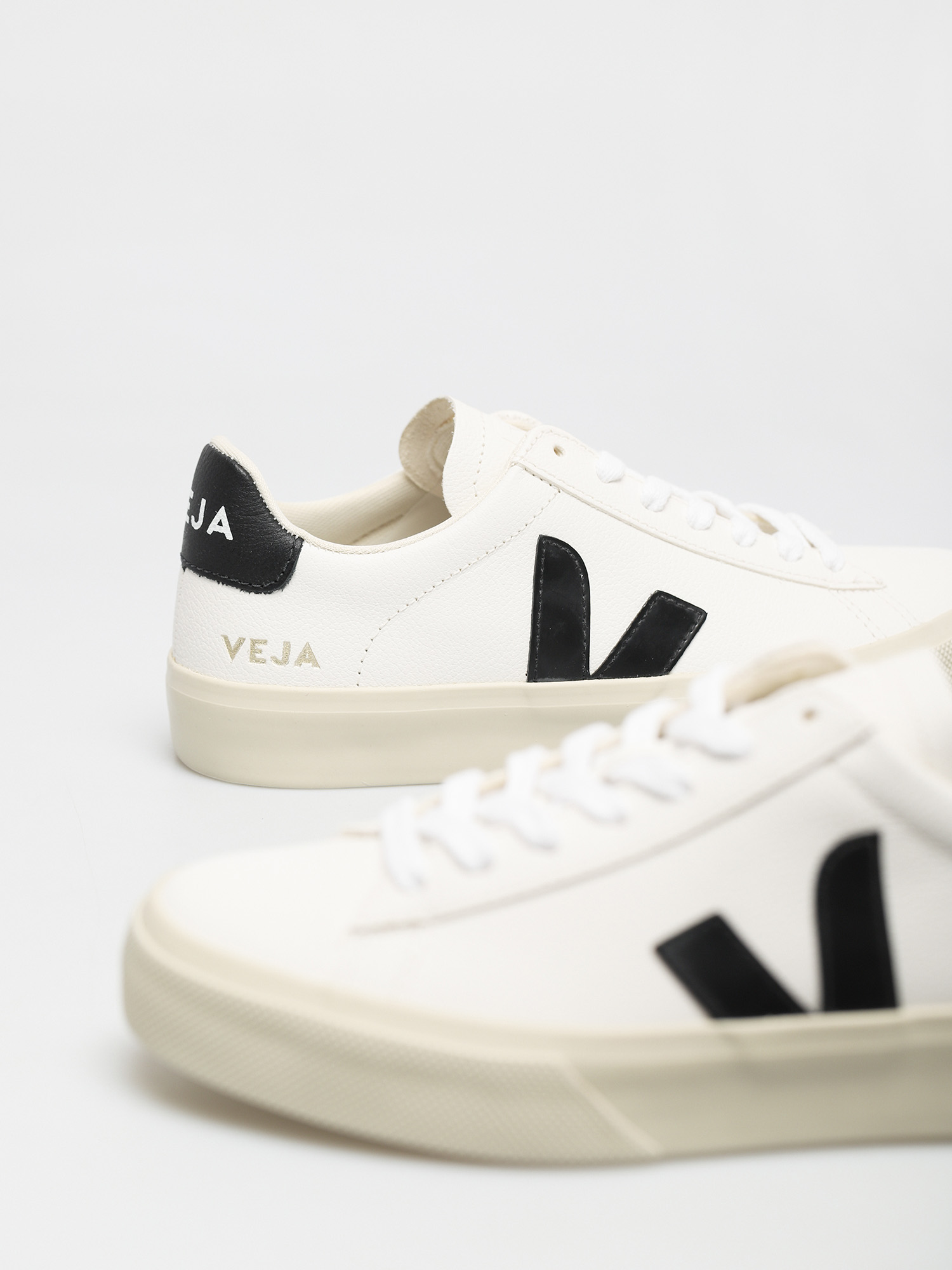 Veja Campo Shoes Wmn (chromefree leather white black)