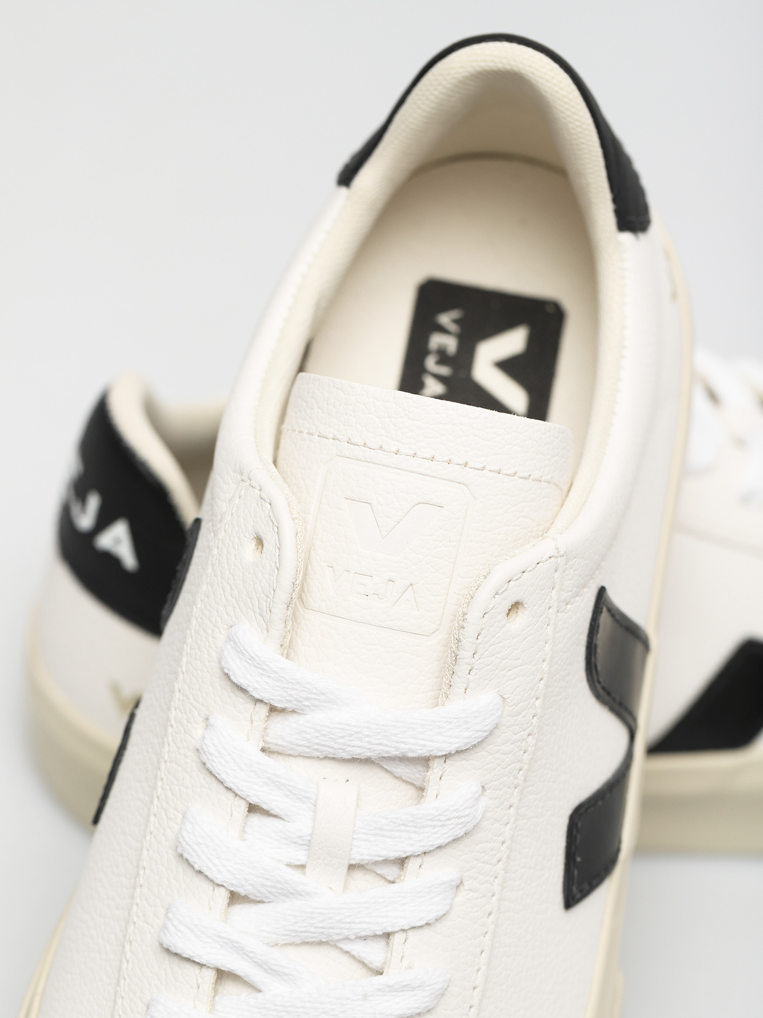 Veja Campo Schuhe Wmn (chromefree leather white black)