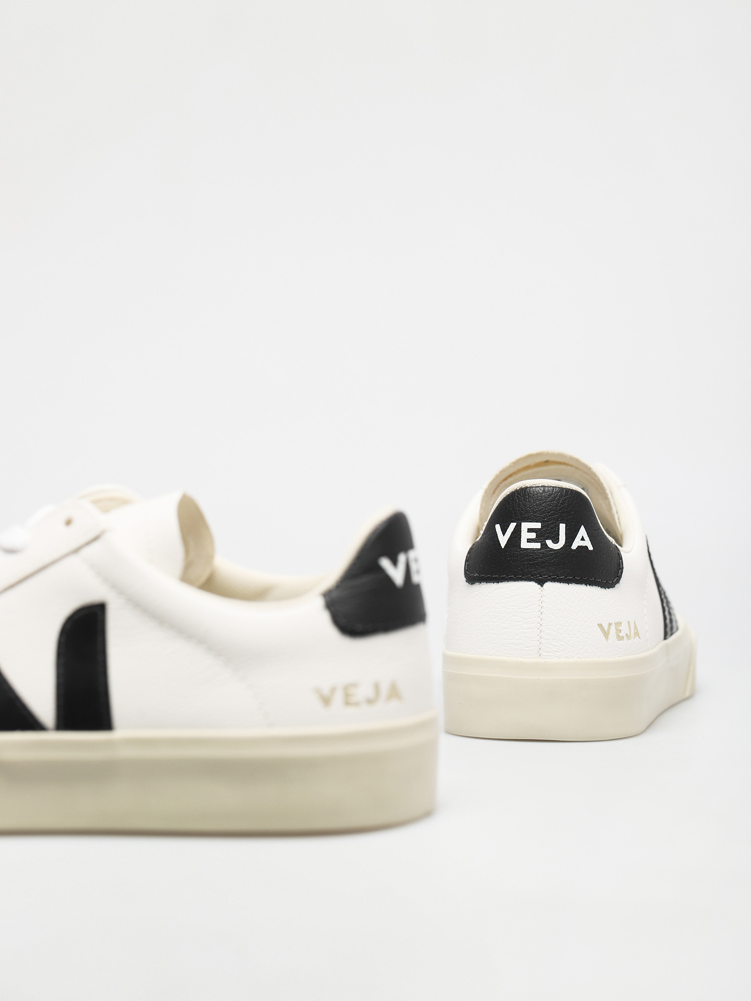 Veja Campo Shoes Wmn (chromefree leather white black)