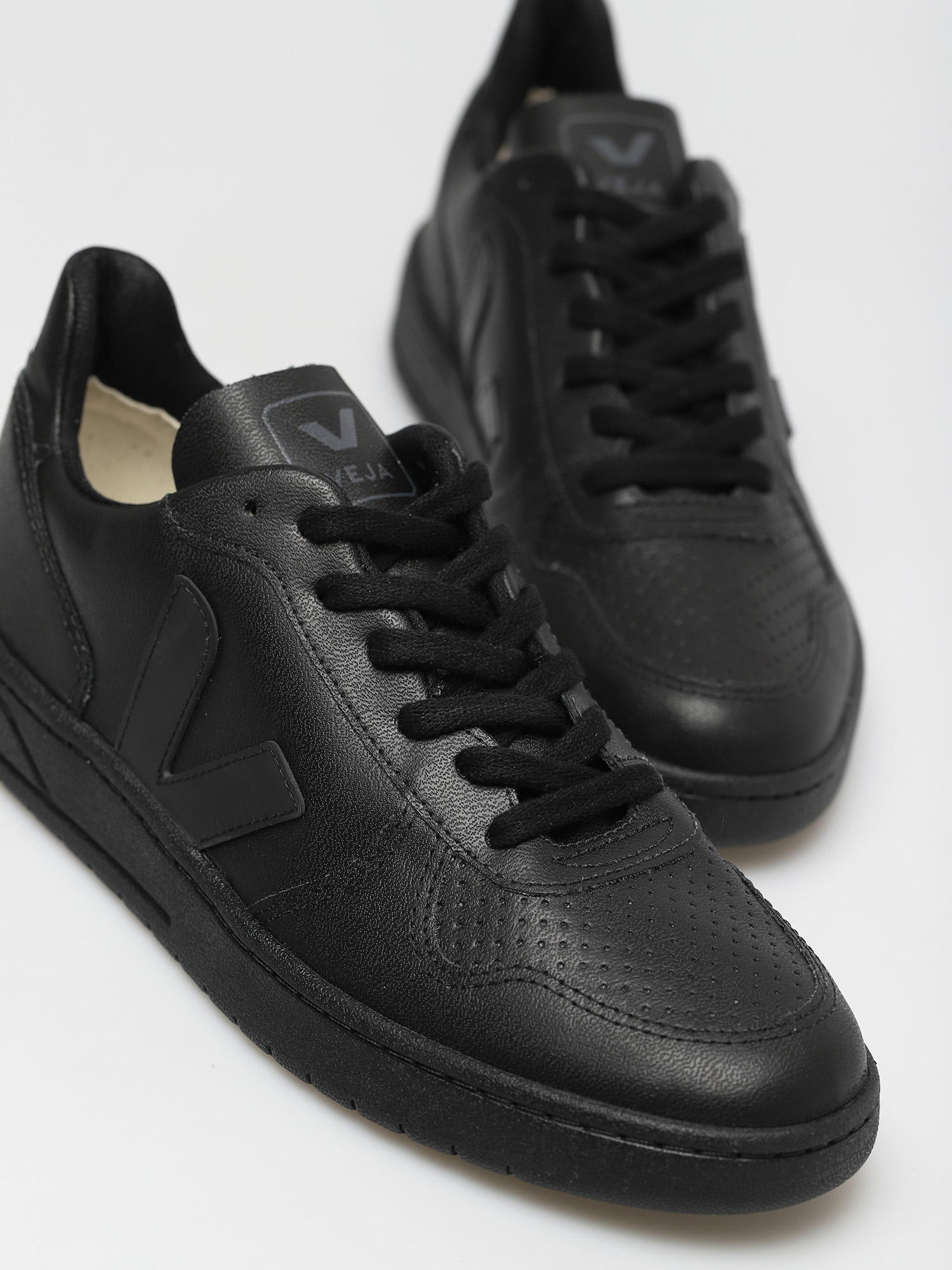 Veja V 10 Shoes (cwl black black sole)