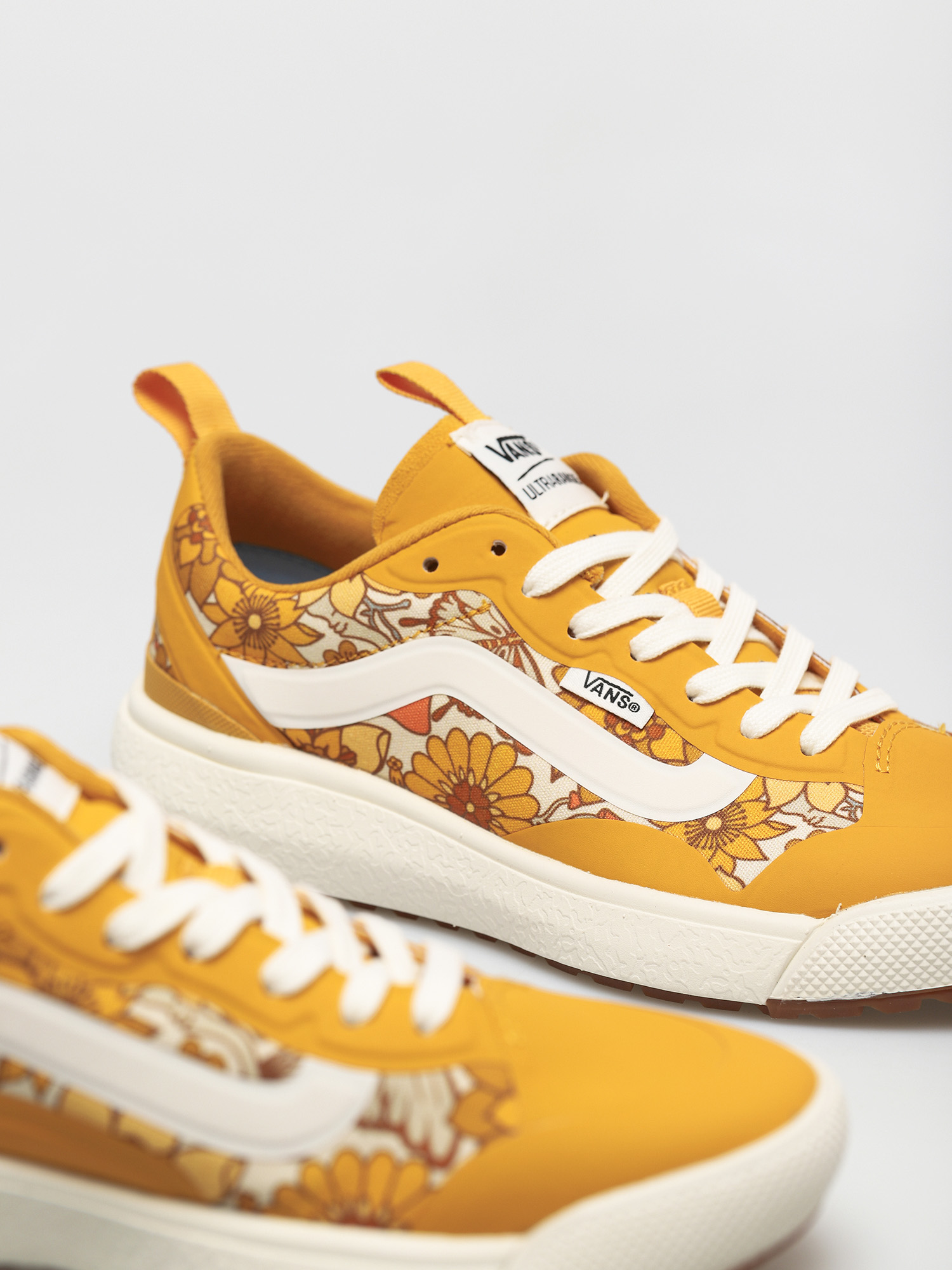 Vans Ultrarange Exo Shoes (trippyflrl/gldnglwmshmlw)