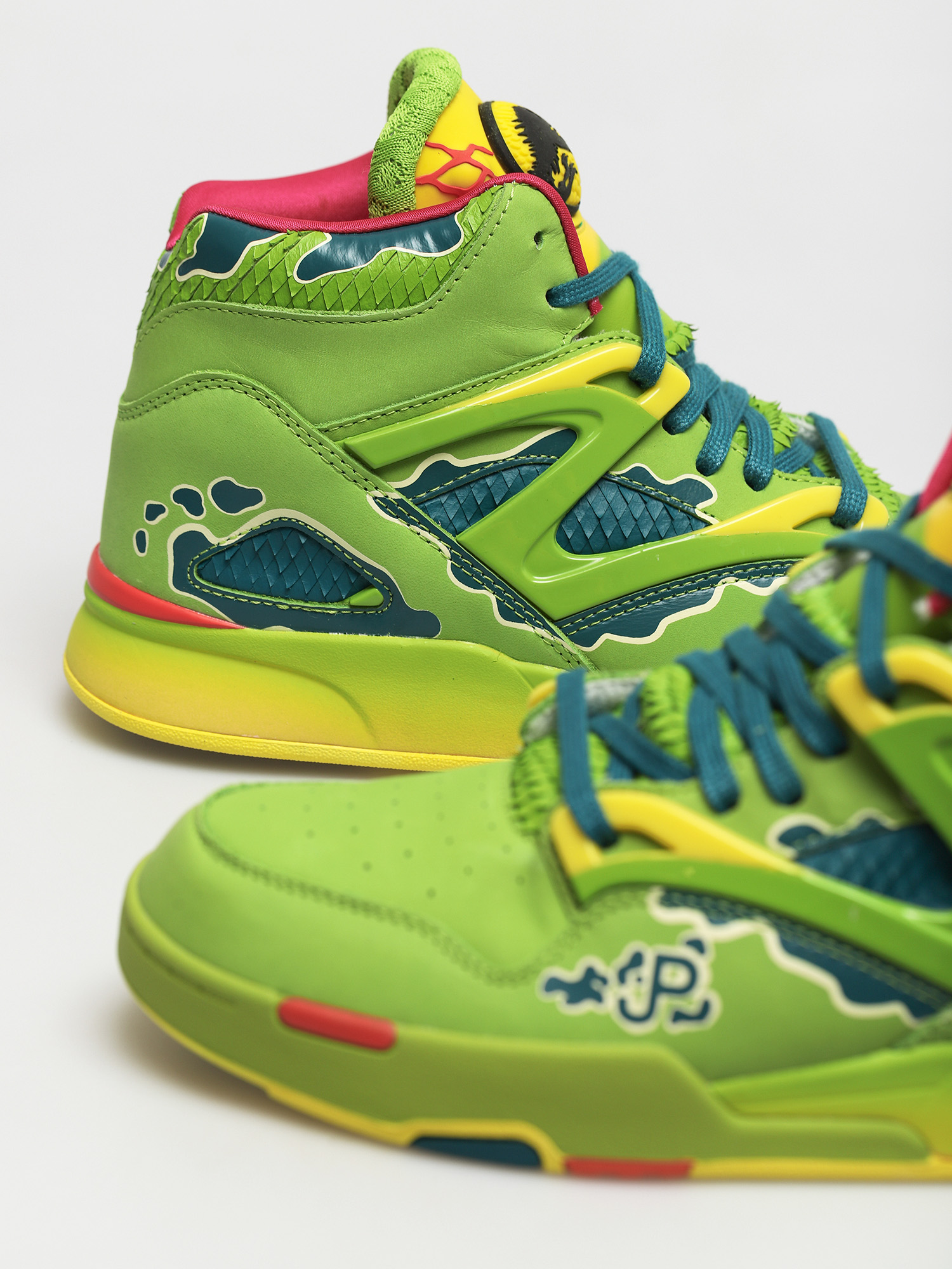 Reebok X Jurassic Park Pump Omni Zone II Shoes (ultim/hertea/stiyel)