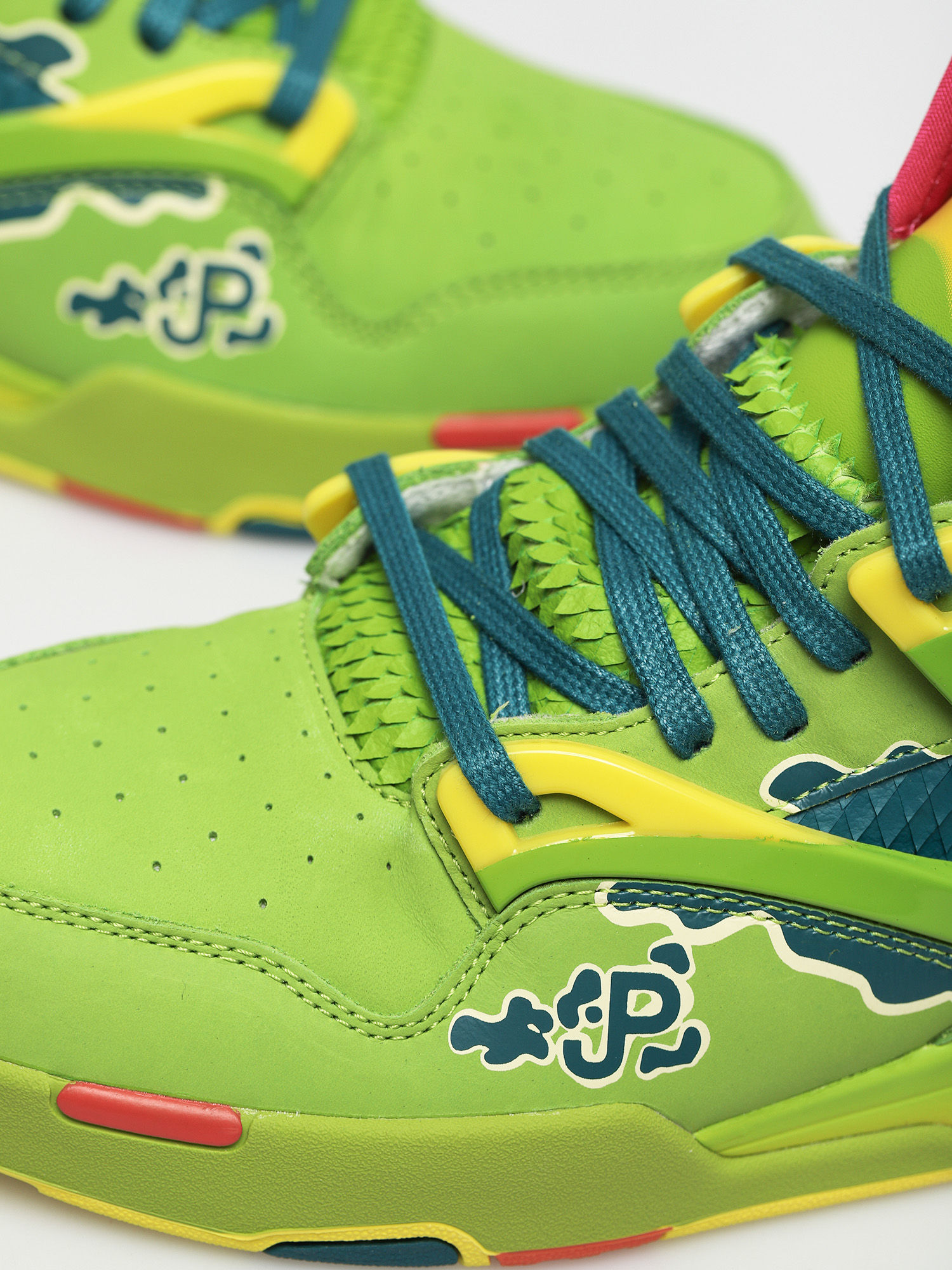 Reebok X Jurassic Park Pump Omni Zone II Shoes (ultim/hertea/stiyel)