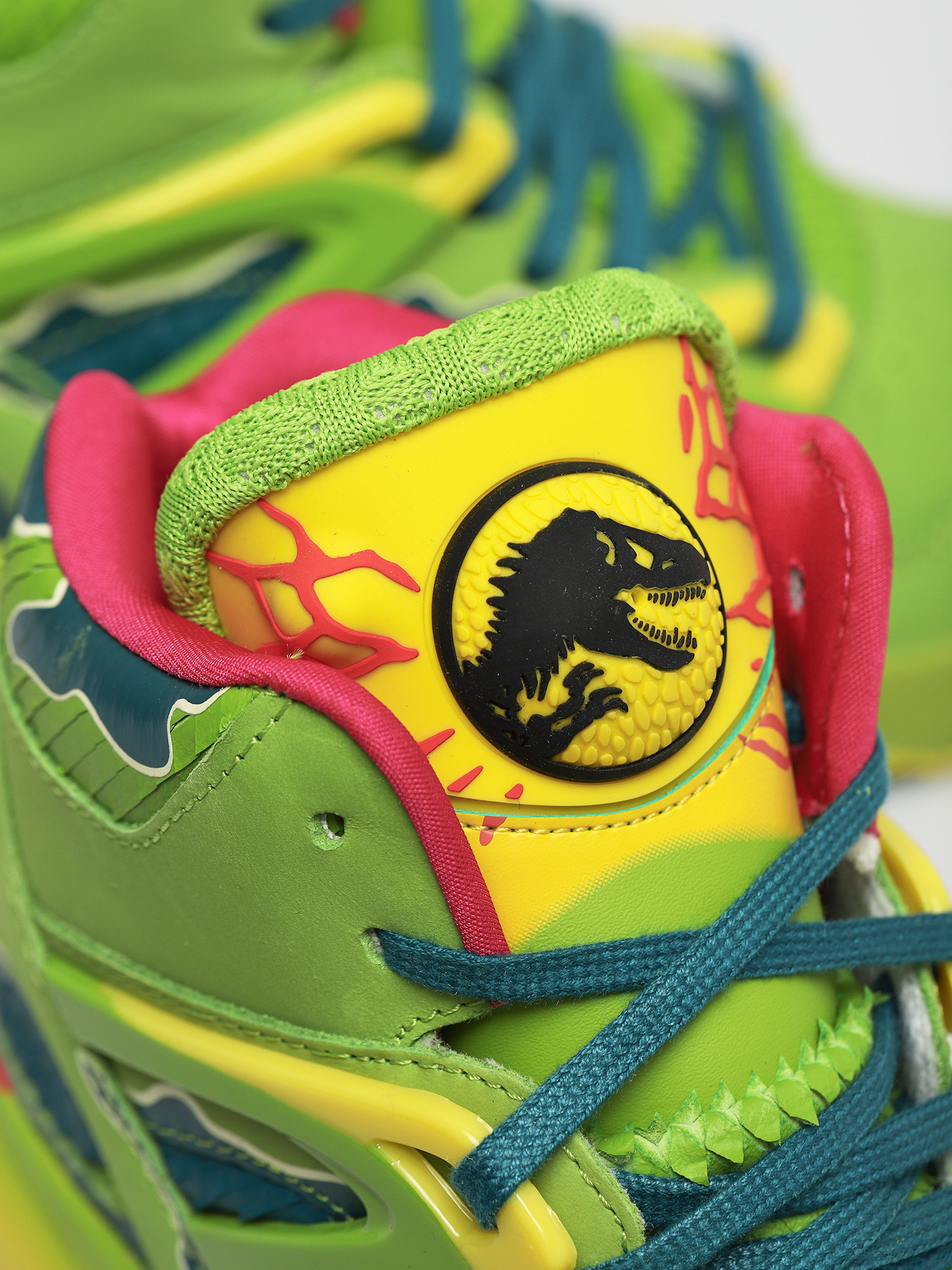 Reebok X Jurassic Park Pump Omni Zone II Shoes (ultim/hertea/stiyel)