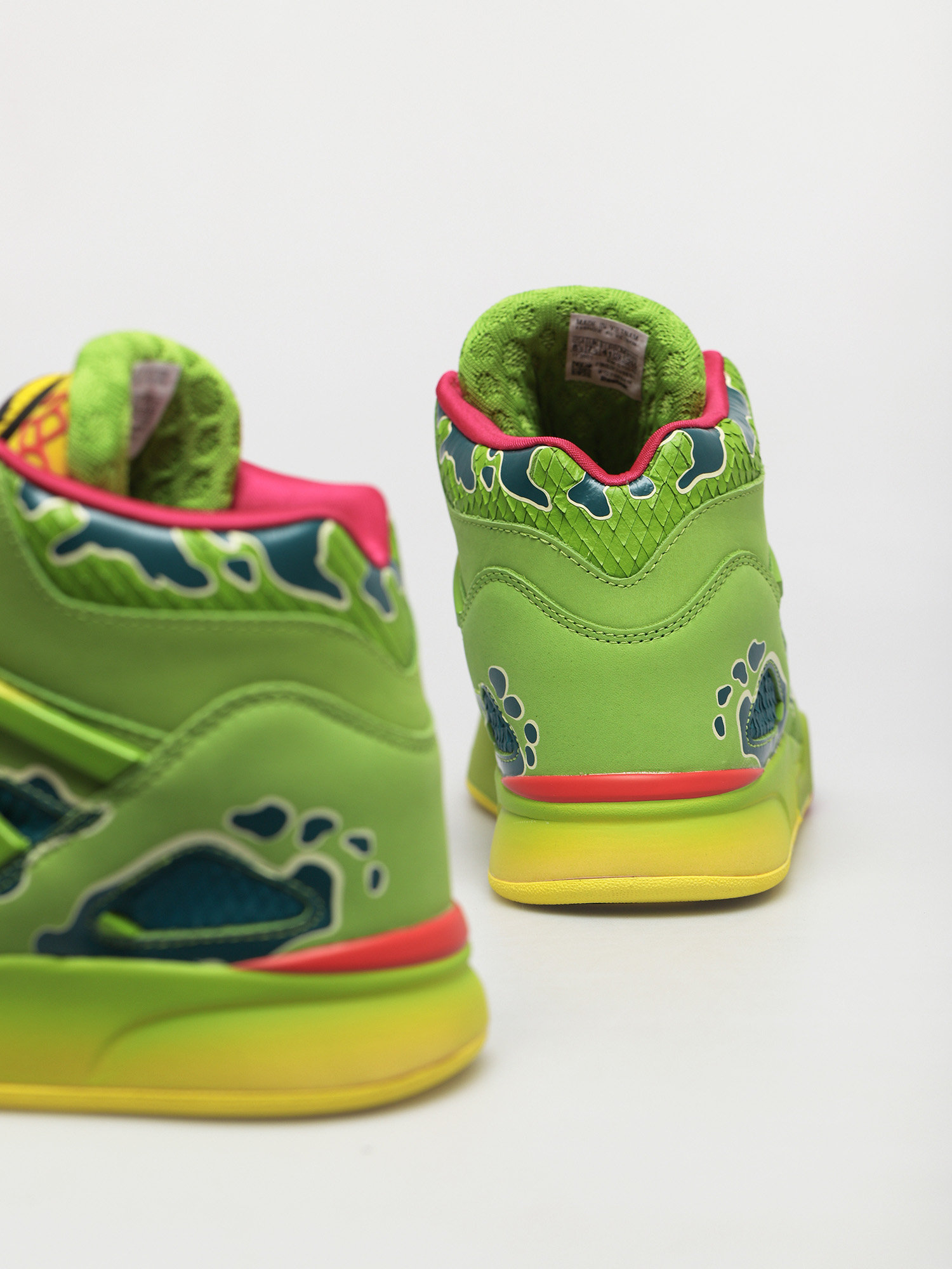Reebok X Jurassic Park Pump Omni Zone II Shoes (ultim/hertea/stiyel)