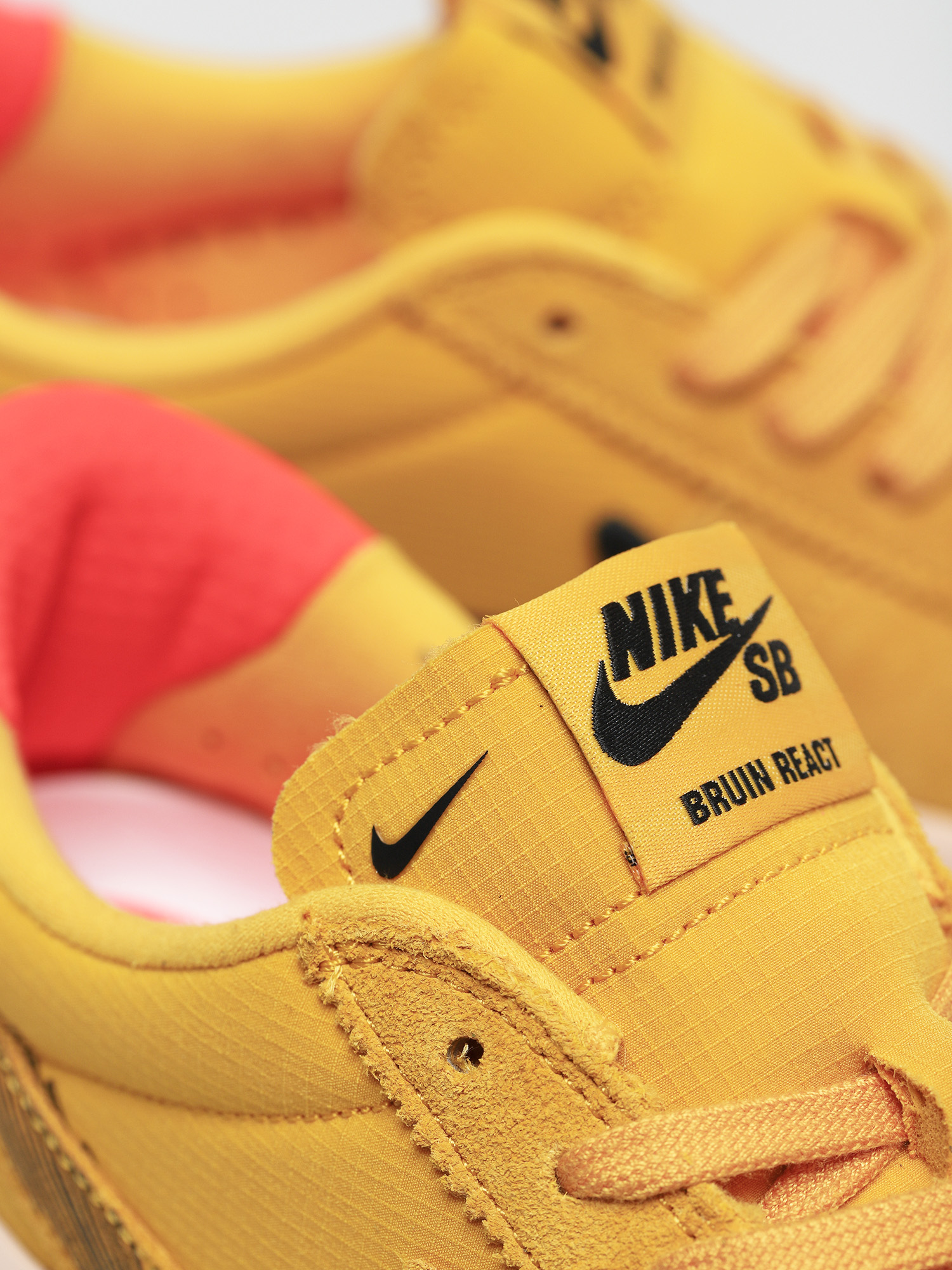 Nike SB Bruin React T Shoes (pollen/black pale coral)