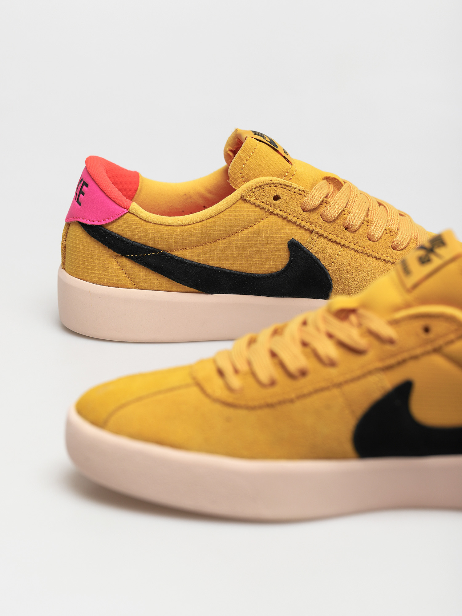 Nike SB Bruin React T Shoes (pollen/black pale coral)