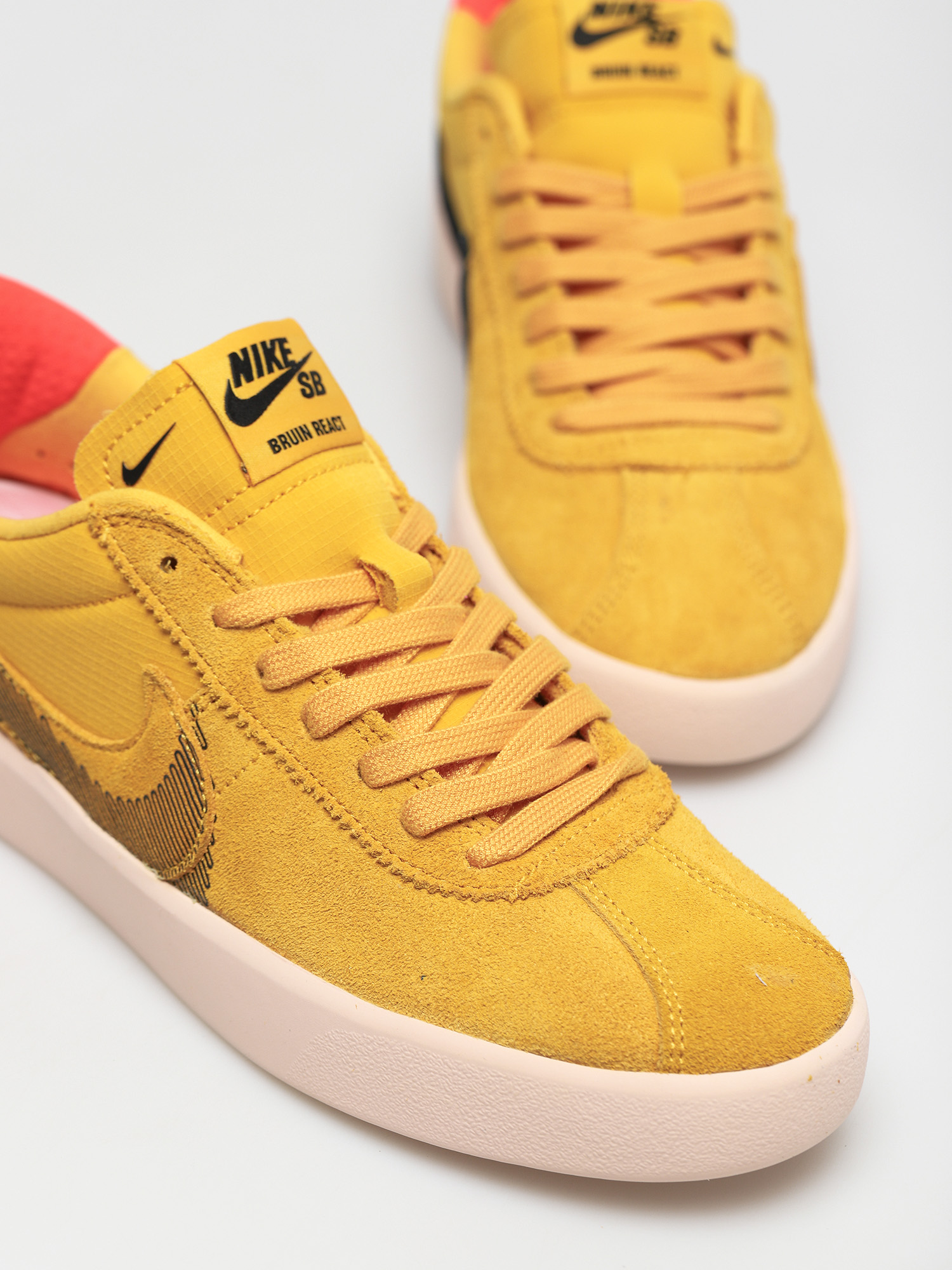 Nike SB Bruin React T Shoes (pollen/black pale coral)