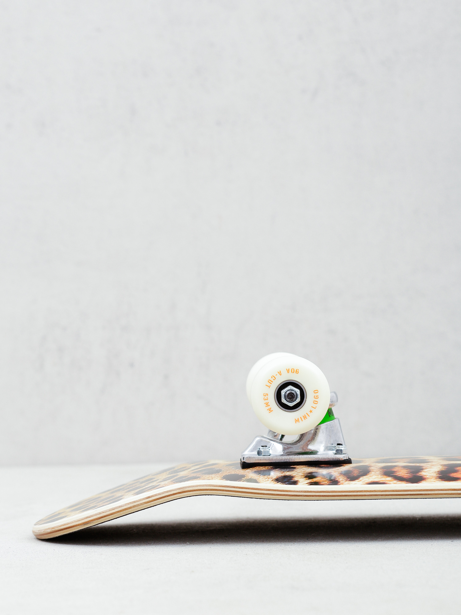 Minilogo Fin Fur & Feather 18 Skateboard (leopard fur)