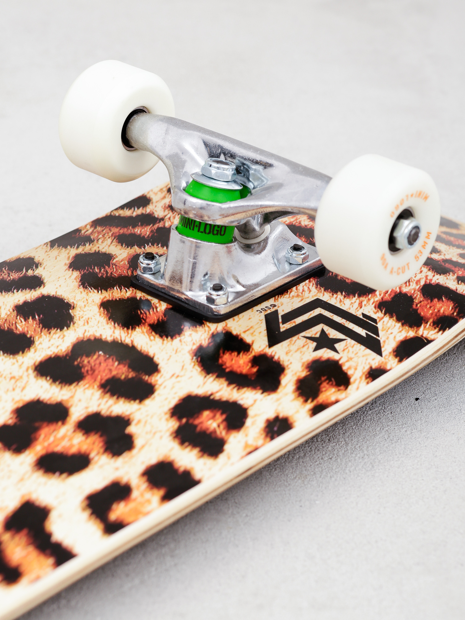 Minilogo Fin Fur & Feather 18 Skateboard (leopard fur)