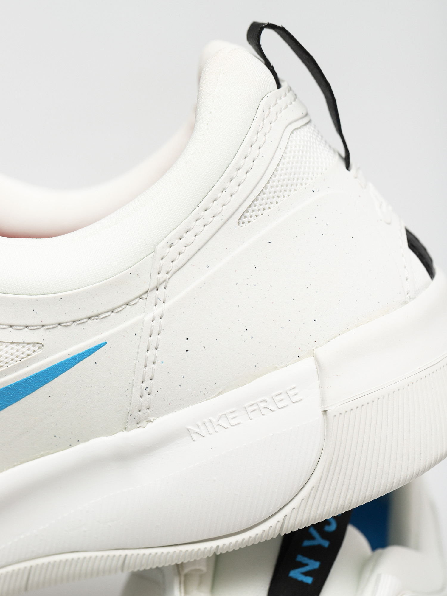 Nike SB Nyjah Free 2 Shoes (summit white/blue hero chile red black)