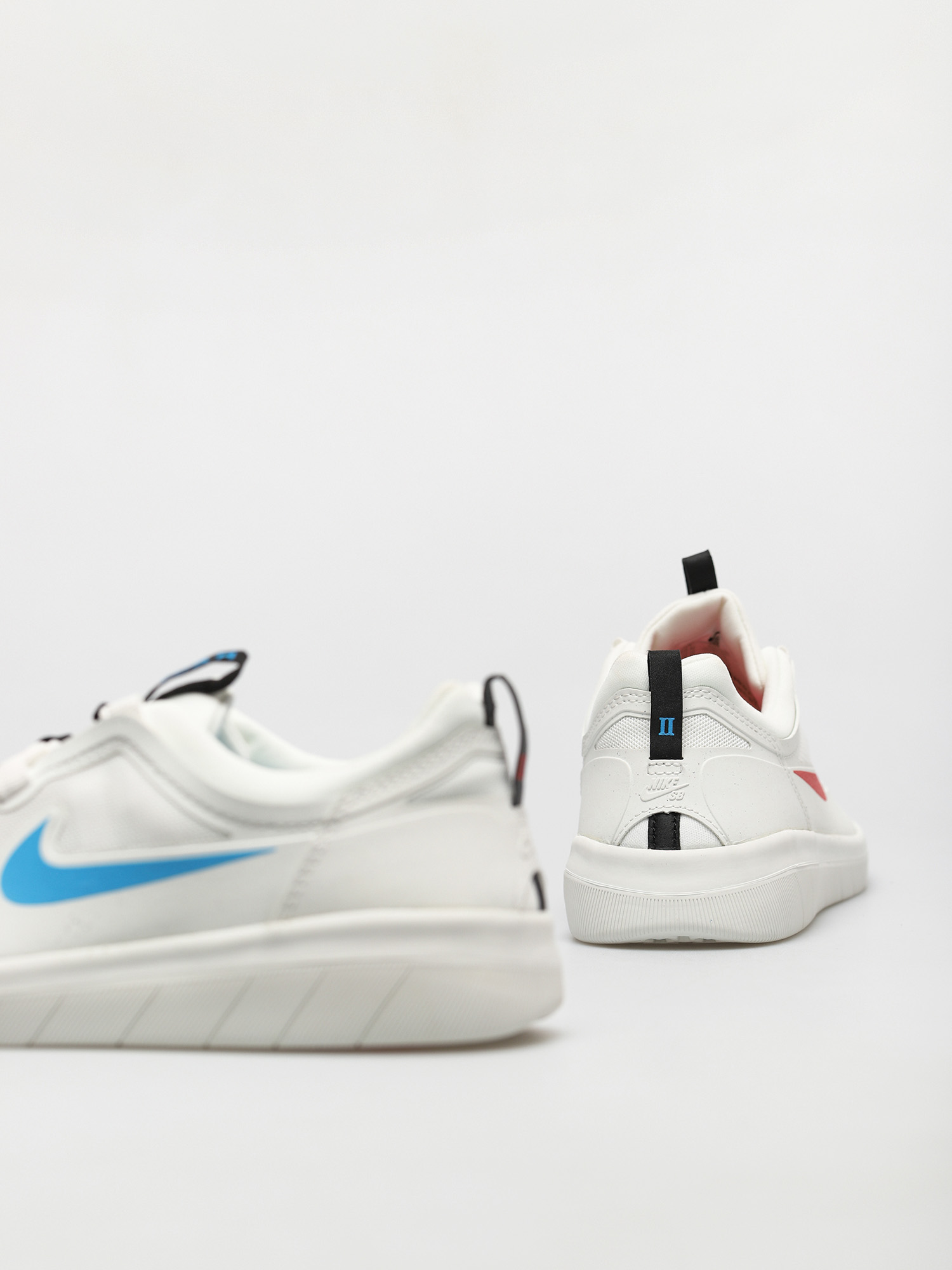 Nike SB Nyjah Free 2 Shoes (summit white/blue hero chile red black)