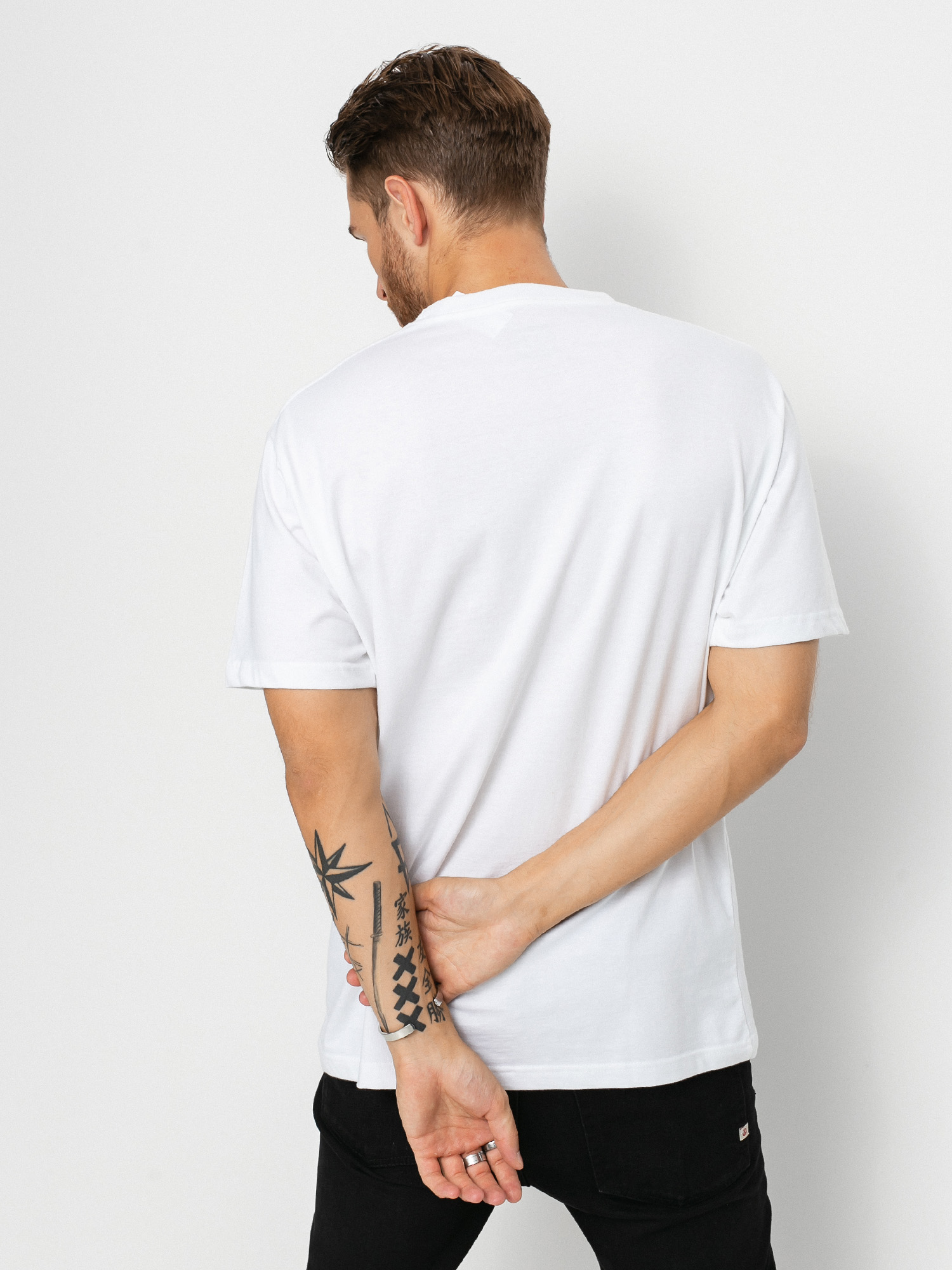 white pocket t shirts for men