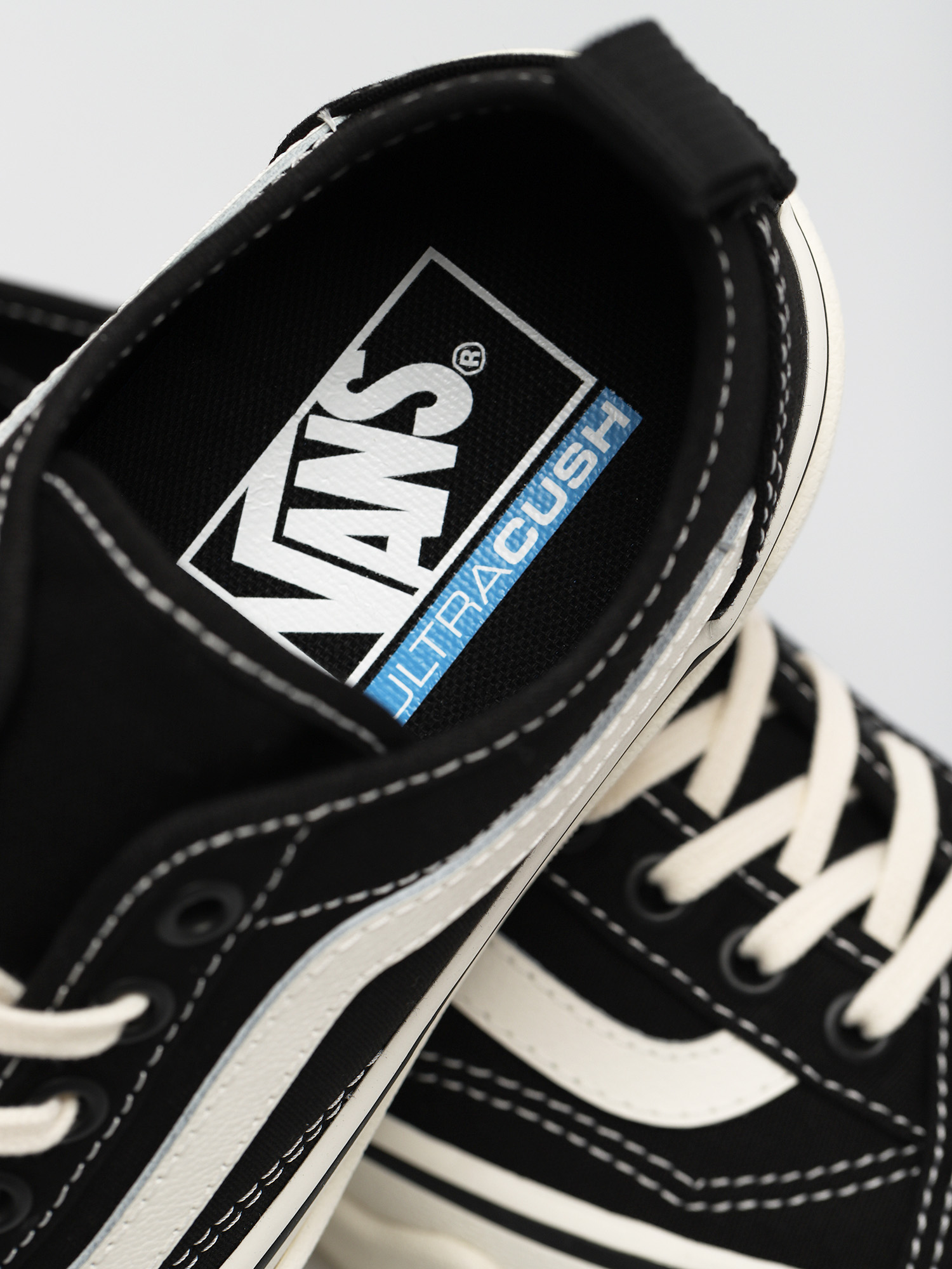 Vans Sentry Old Skool Wc Shoes (canvas/black/marshmallo)