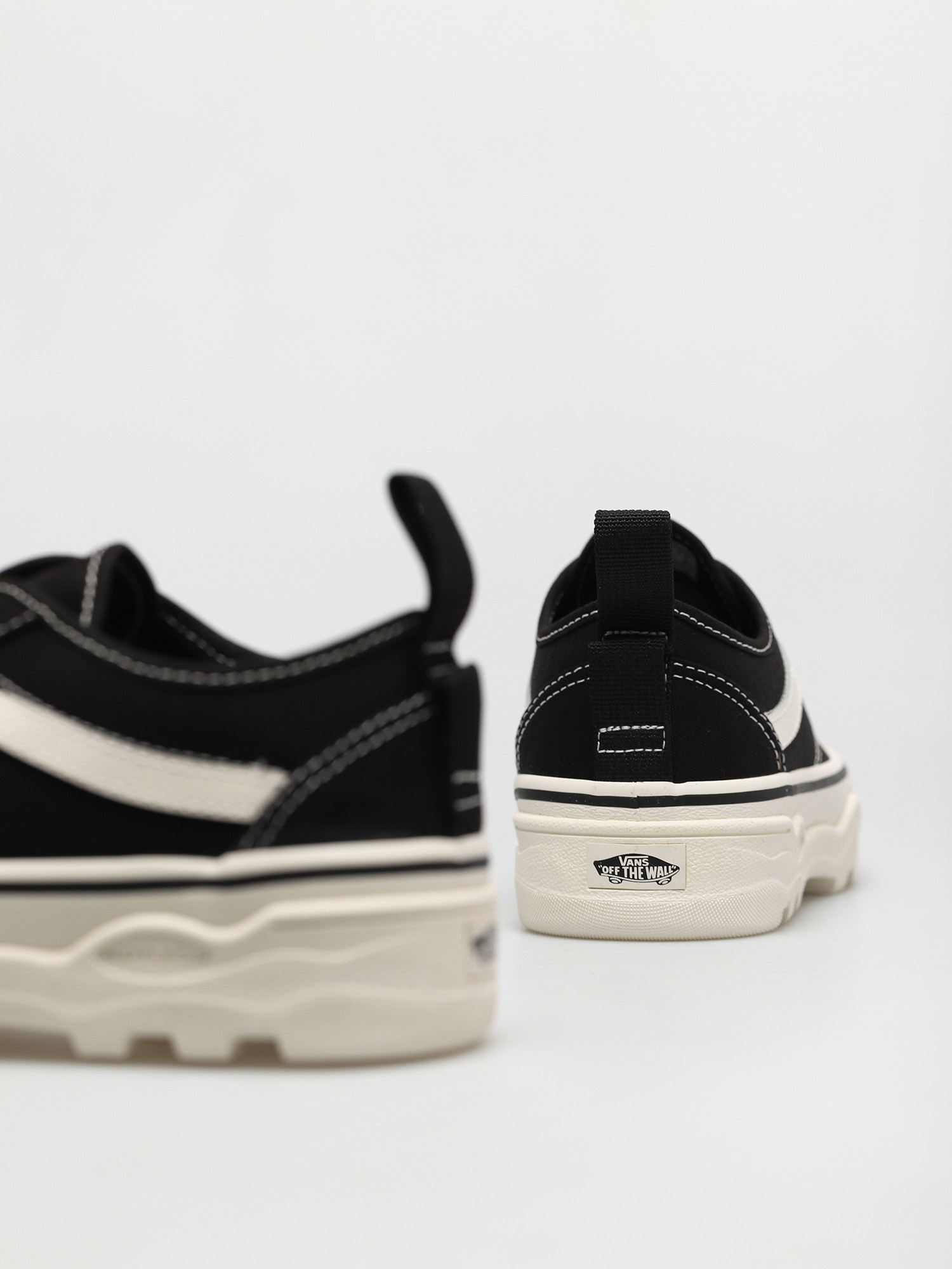 Vans Sentry Old Skool Wc Shoes (canvas/black/marshmallo)