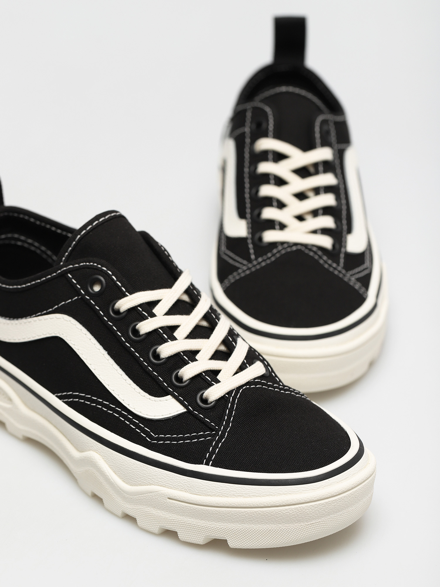 Vans Sentry Old Skool Wc Shoes (canvas/black/marshmallo)