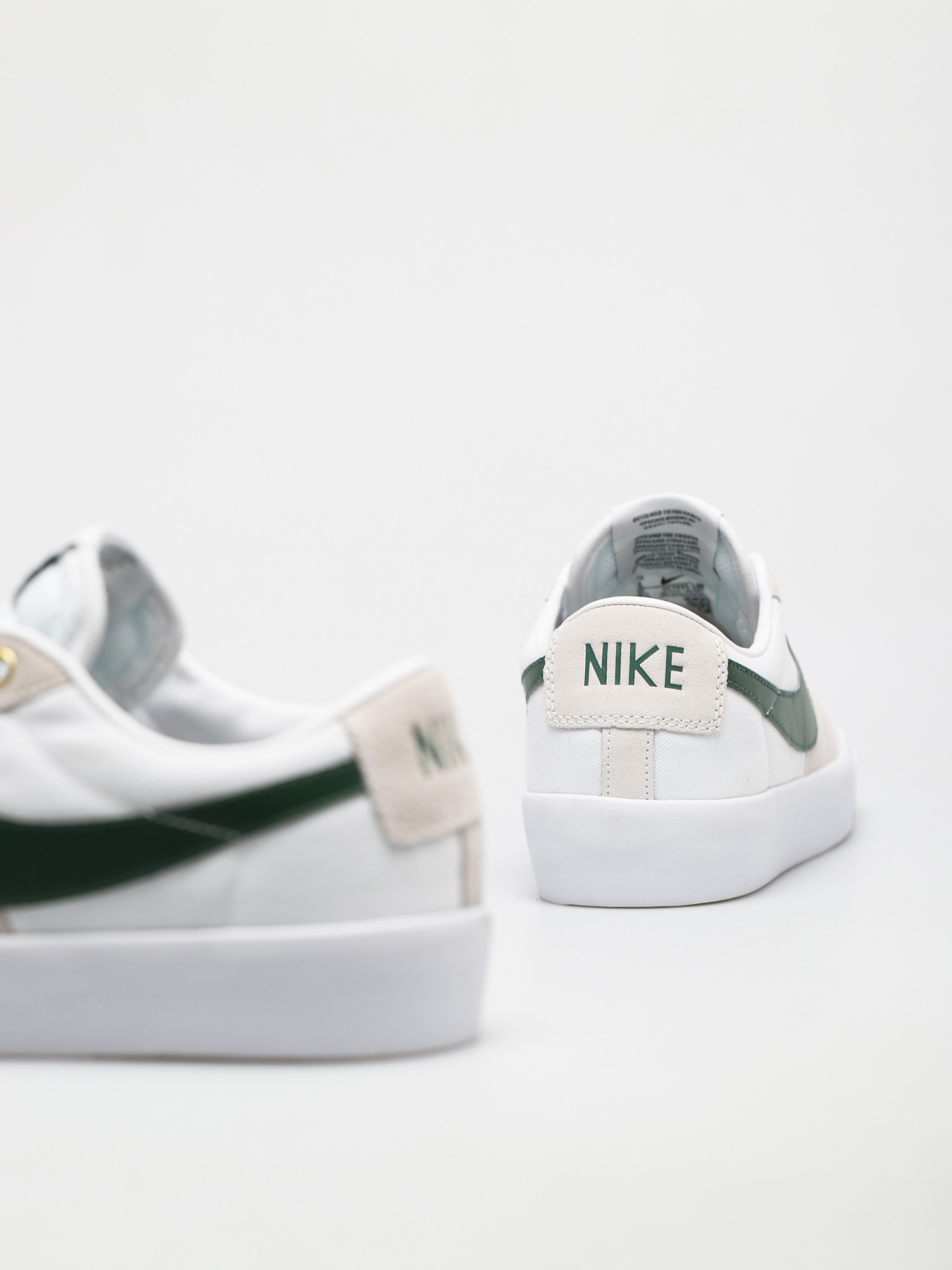 Nike SB Zoom Blazer Low Pro GT Shoes (white/fir white gum light brown)