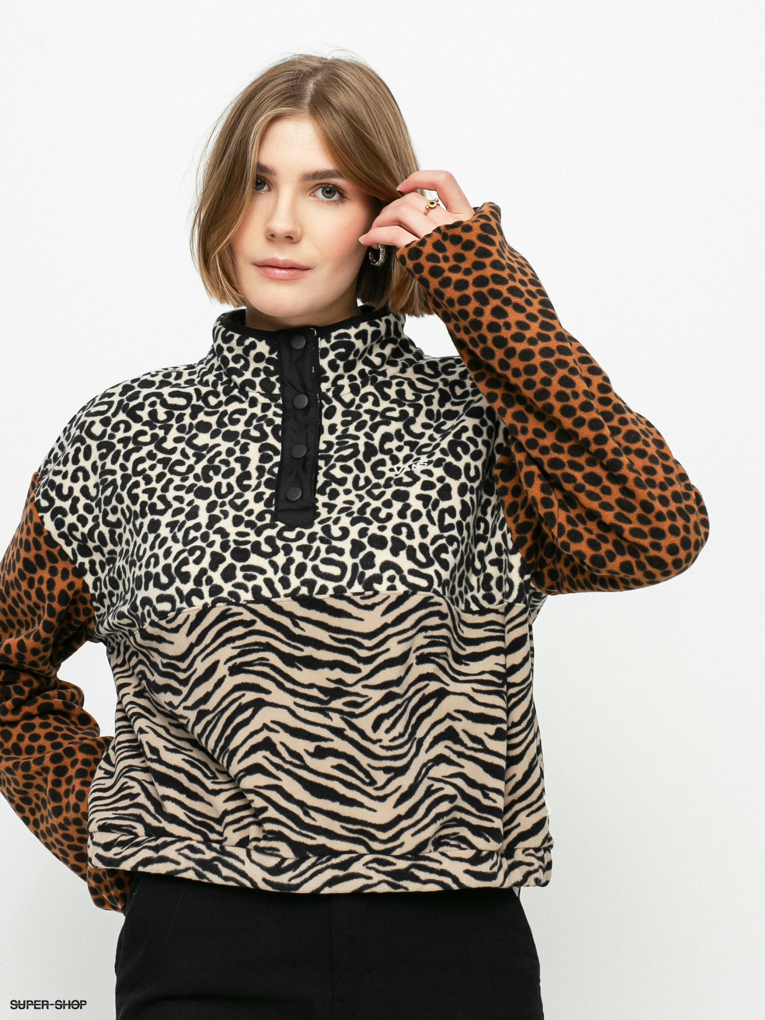 sweatshirt with animal print