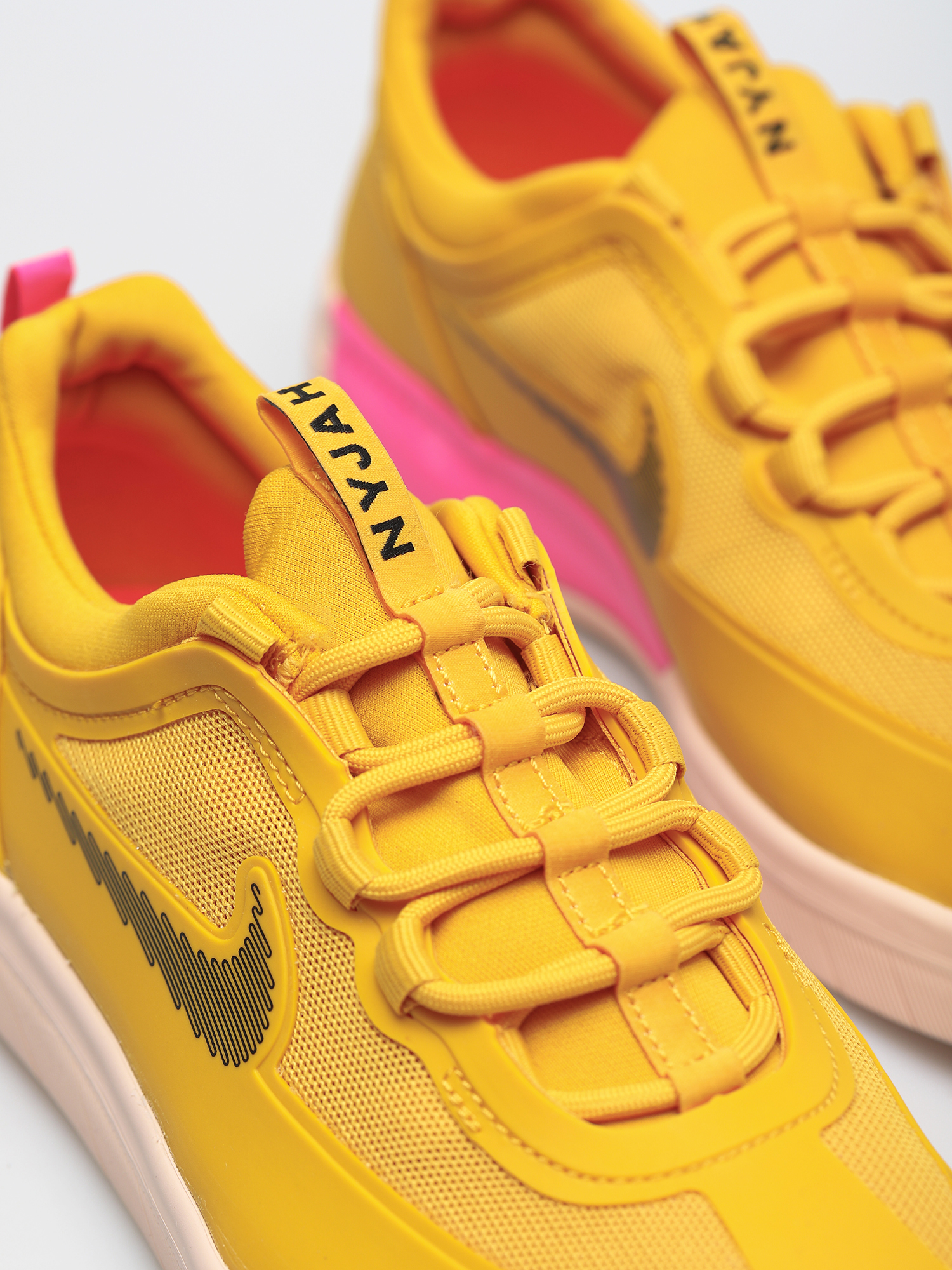 Nike SB Nyjah Free Schuhe Gold (pollen/black pink blast)