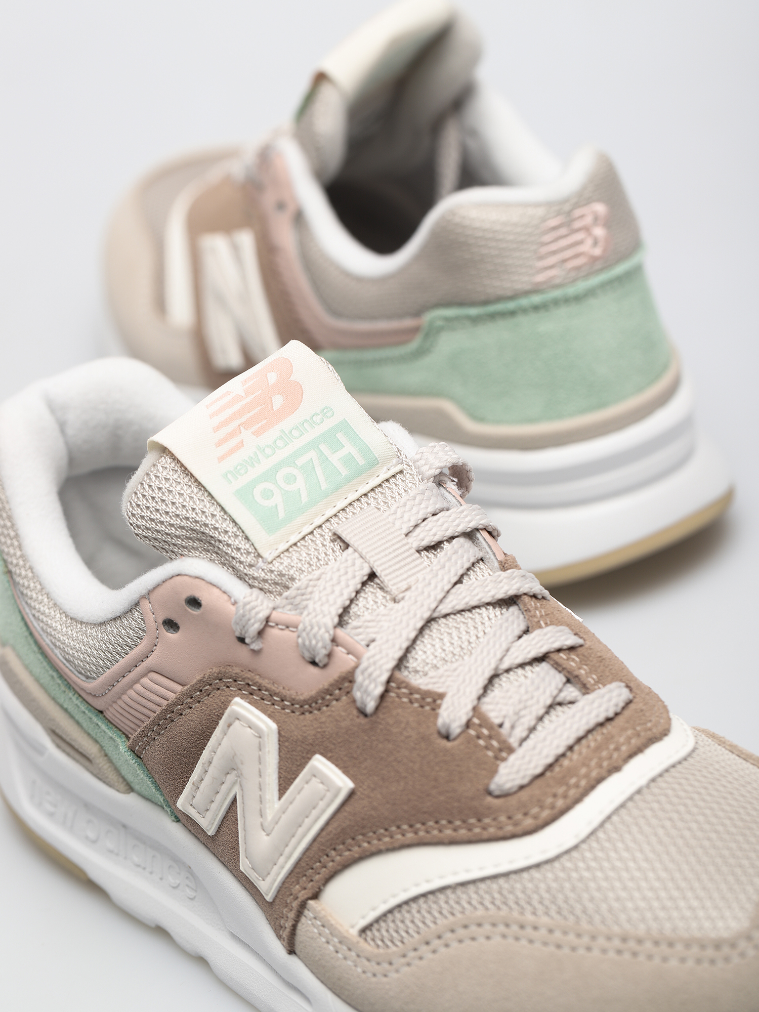 New Balance 997 Shoes Wmn (tan)
