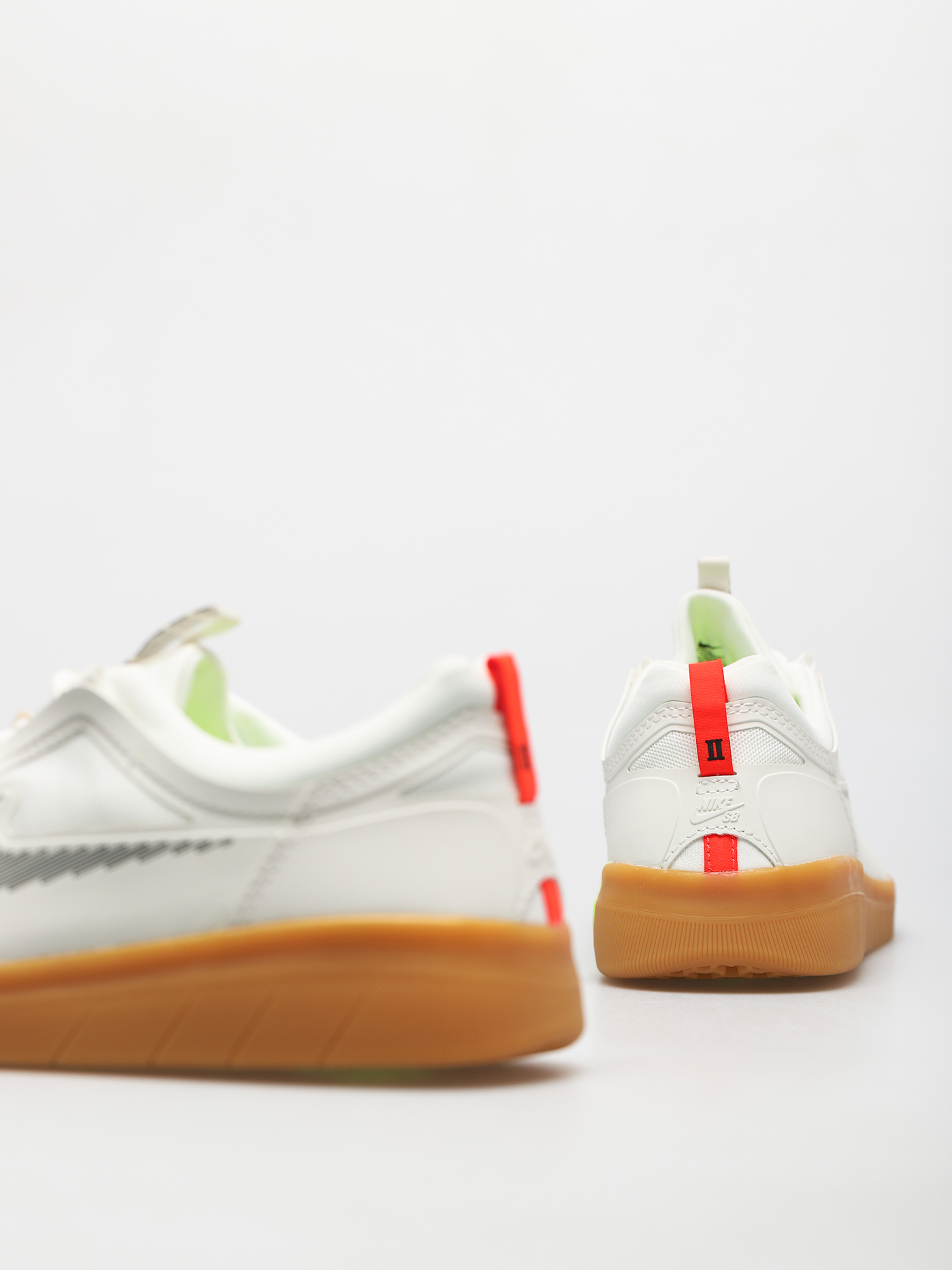 Nike SB Nyjah Free 2 Shoes (summit white/black bright crimson)