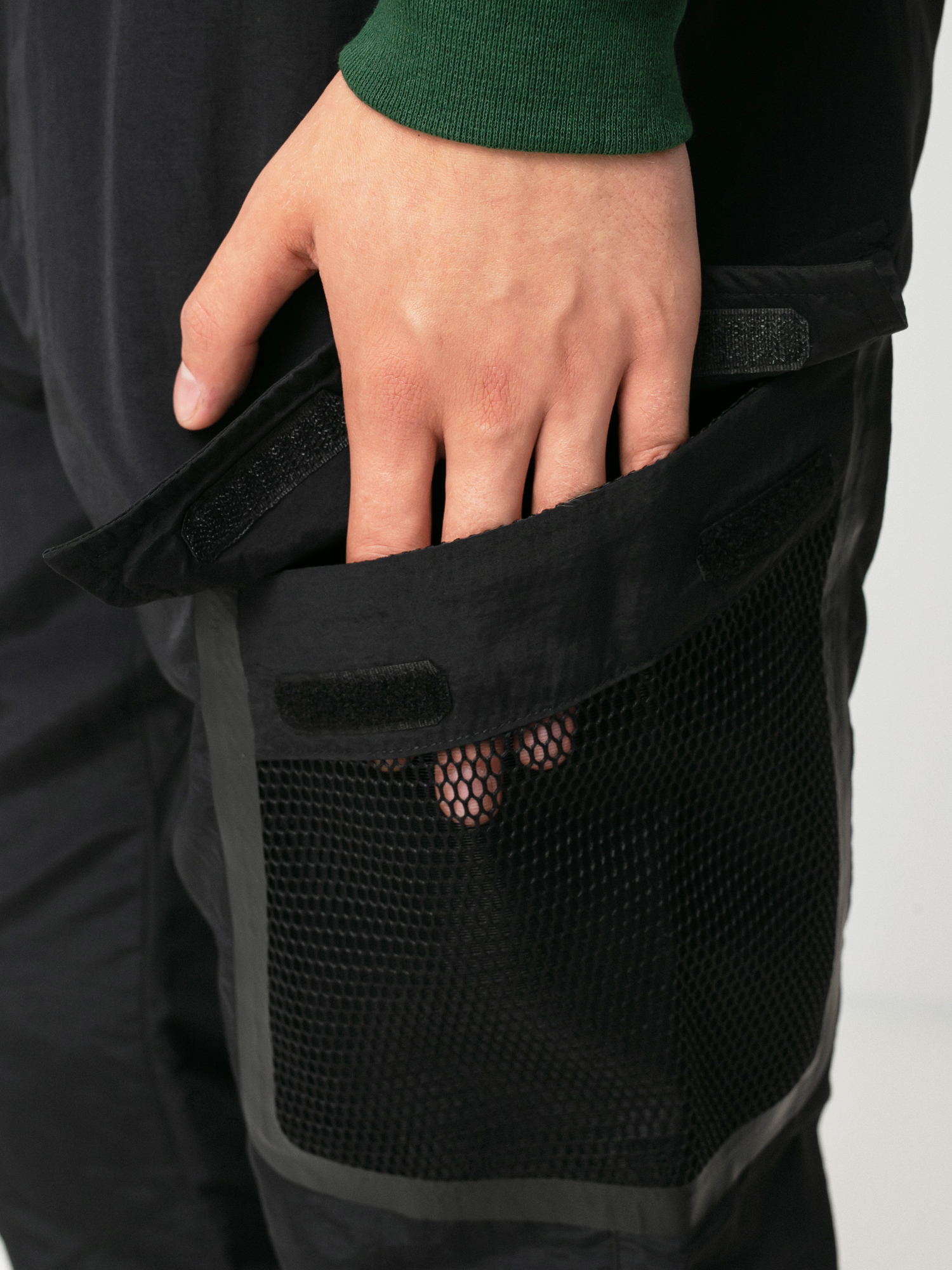 eS Tech Cargo Pants (black)