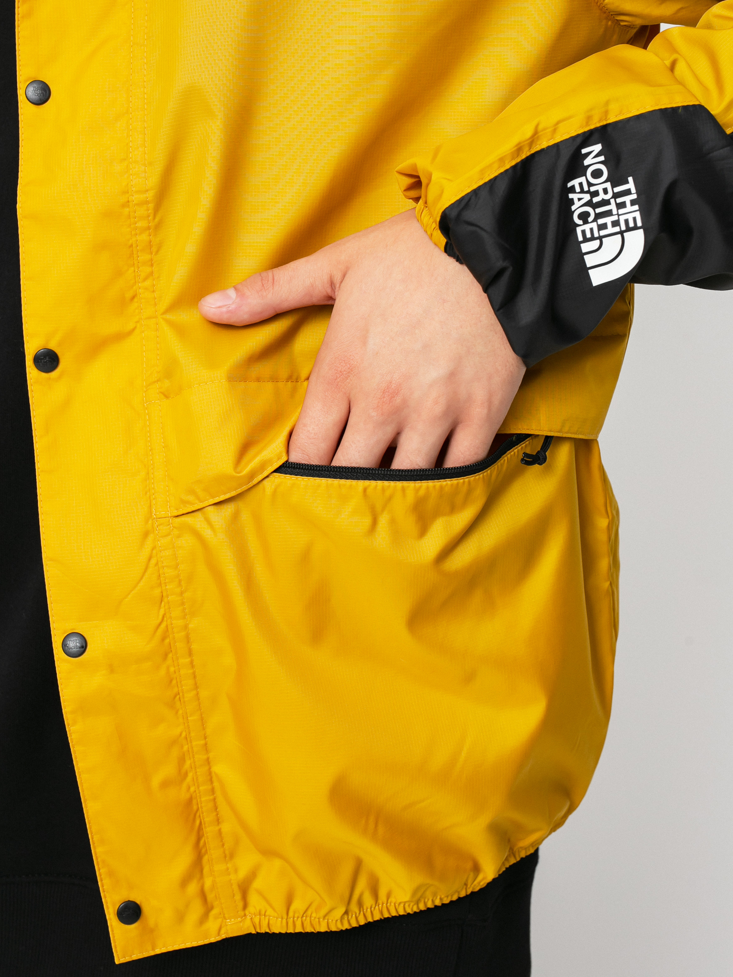 The North Face 1985 Seasonal Mountain Jacket (arrowwood yellow)