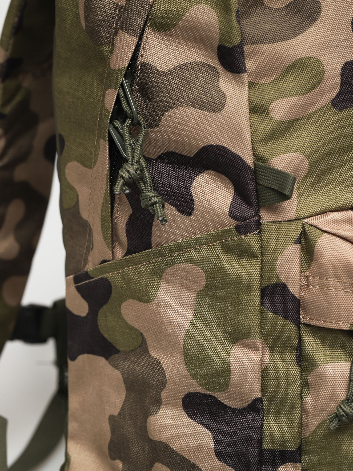 Burton Kettle 2.0 23L Backpack (martini olive terra camo)