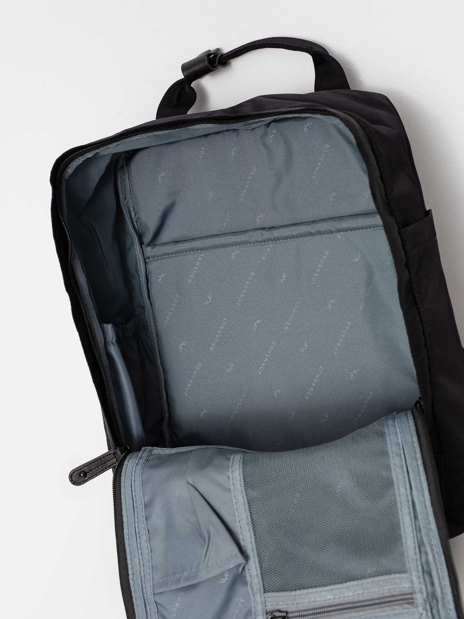 Doughnut Macaroon Black Series Backpack (black series)