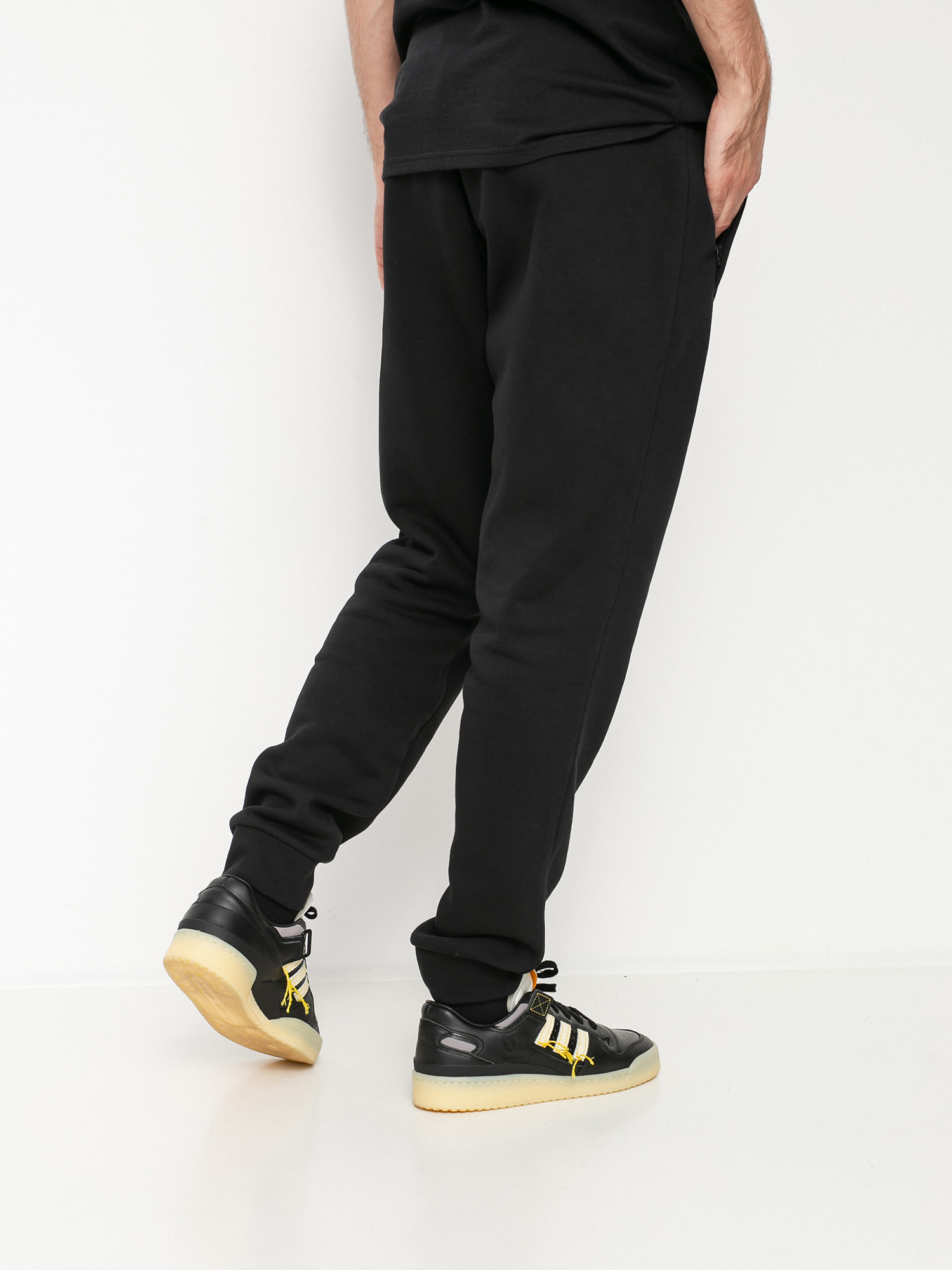 adidas Originals Adicolor Essentials Trefoil Pants (black)