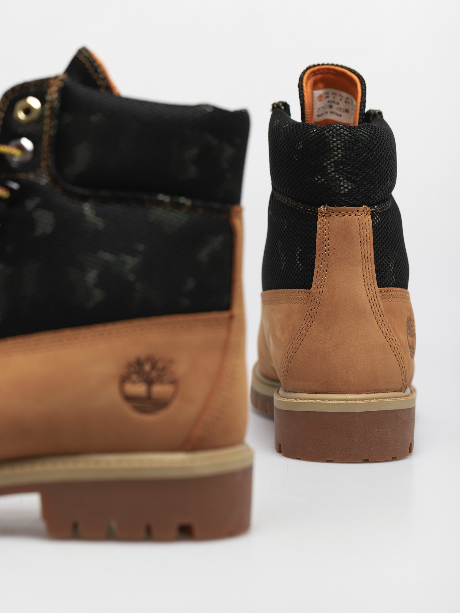 Timberland 6 Heritage WP Shoes (black nubuck camo)
