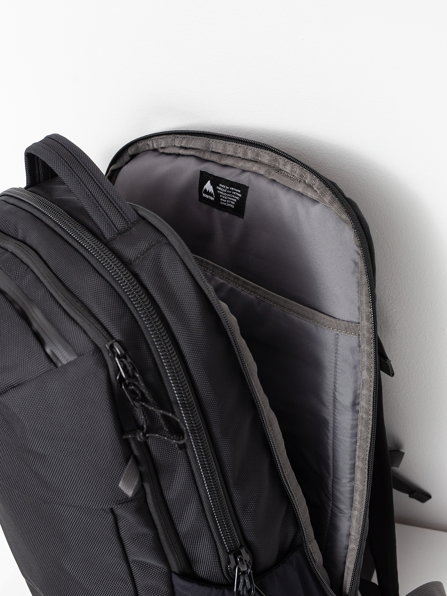 Burton Multipath 25L Backpack (true black ballistic)