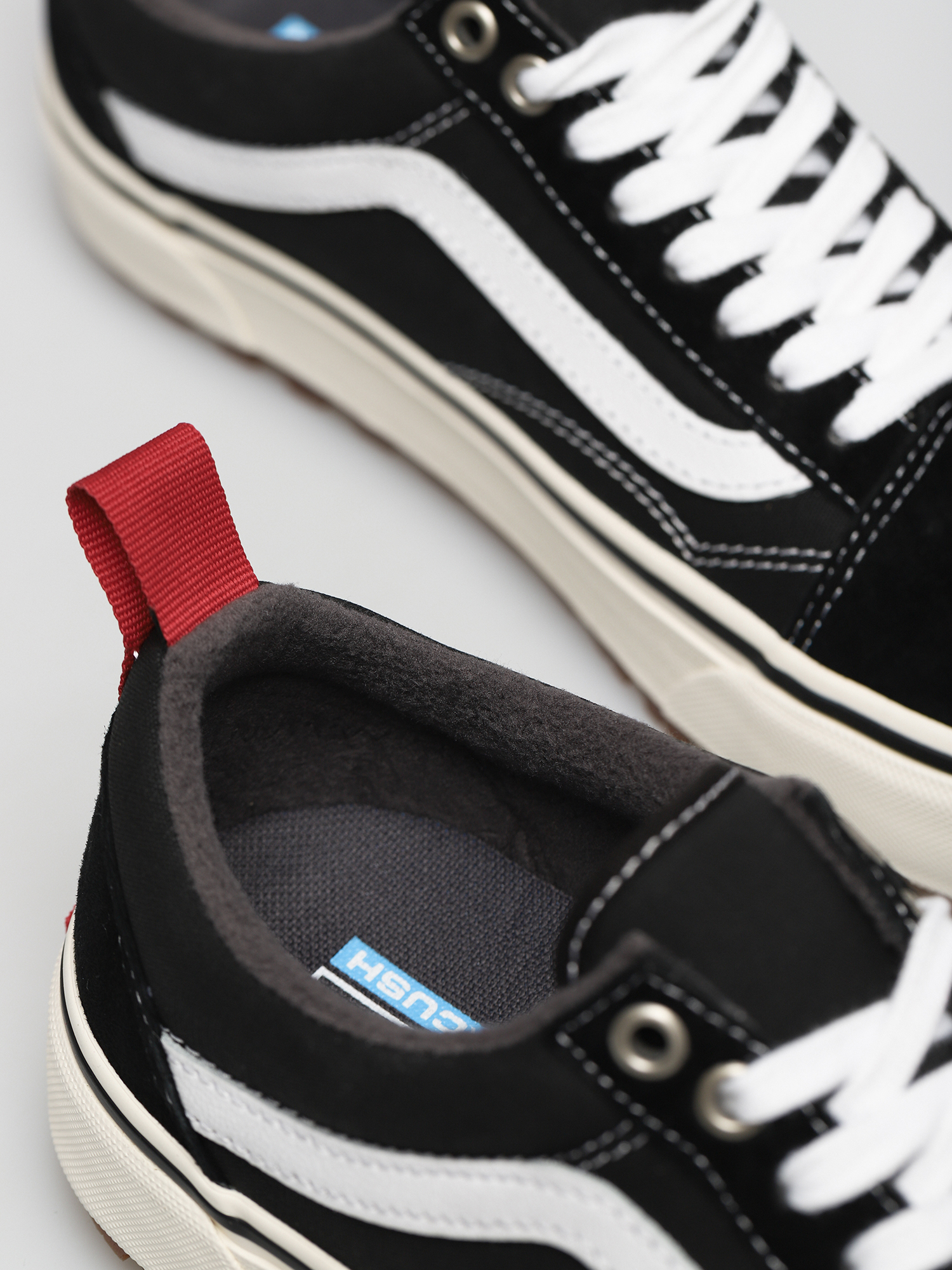 Vans Old Skool MTE 1 Shoes (black/white)