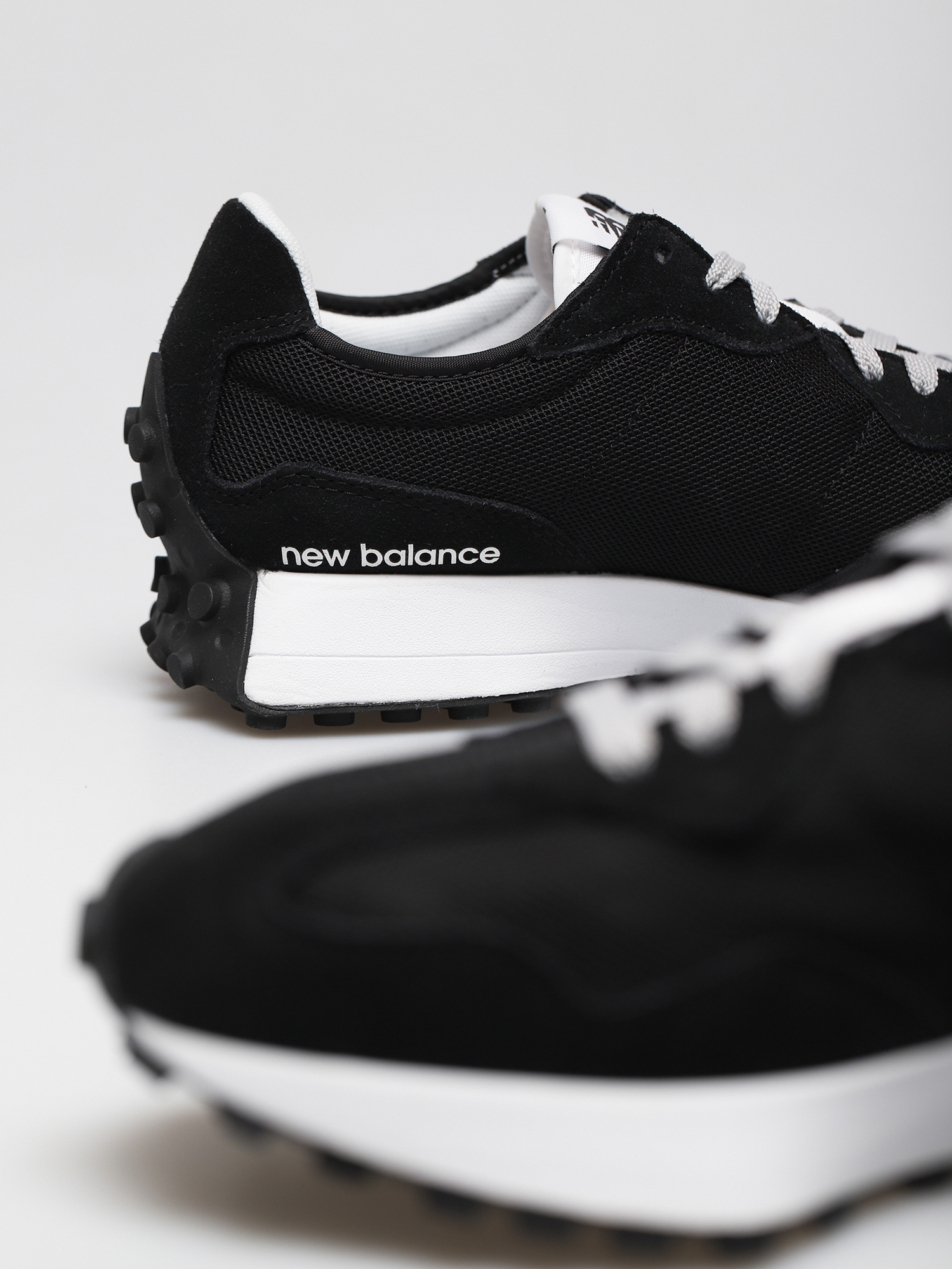 New Balance 327 Shoes (black)