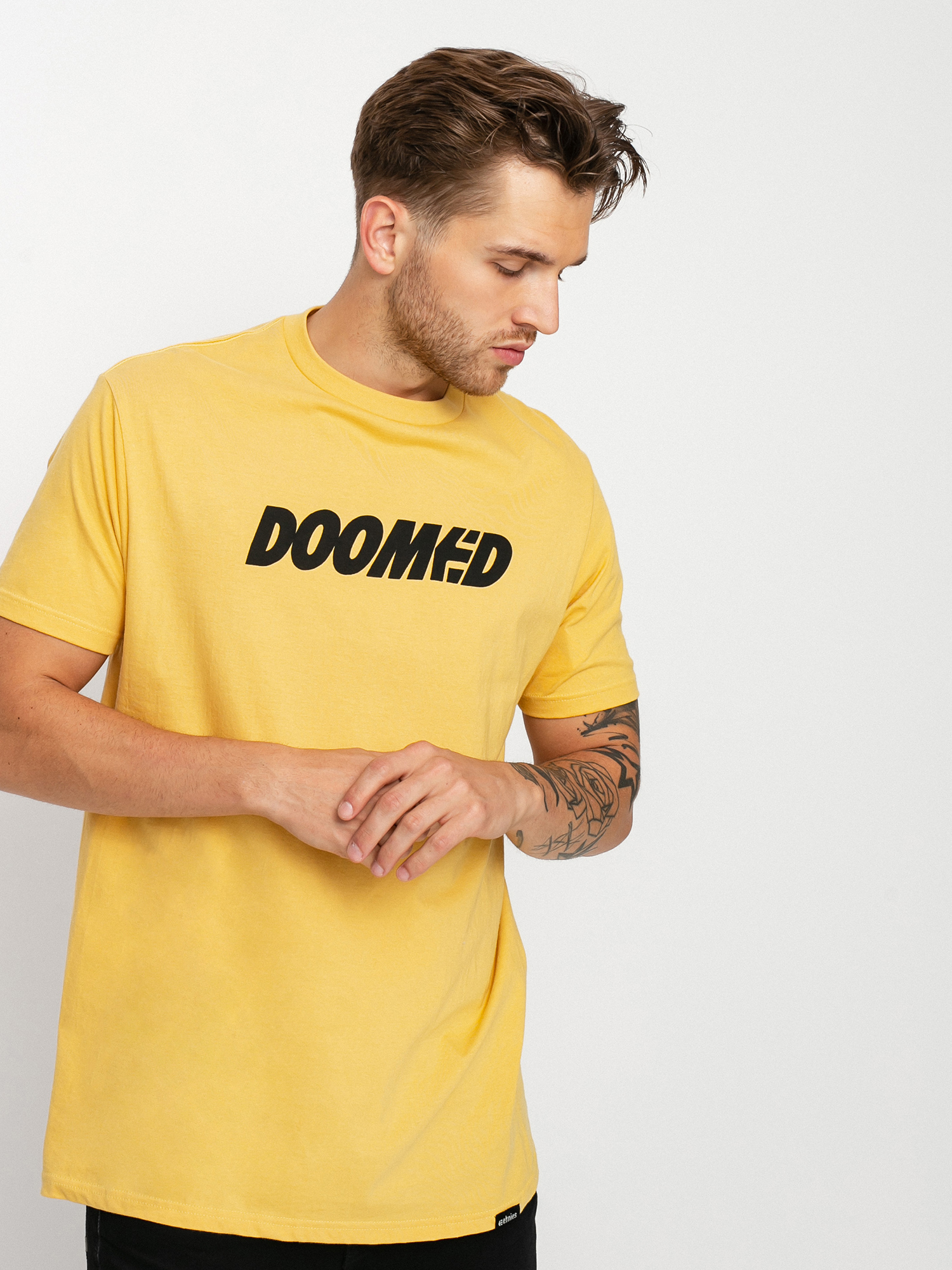 Etnies Established Short Sleeve T-Shirt in Mustard Etnies Established Short Sleeve T-Shirt in Mustard