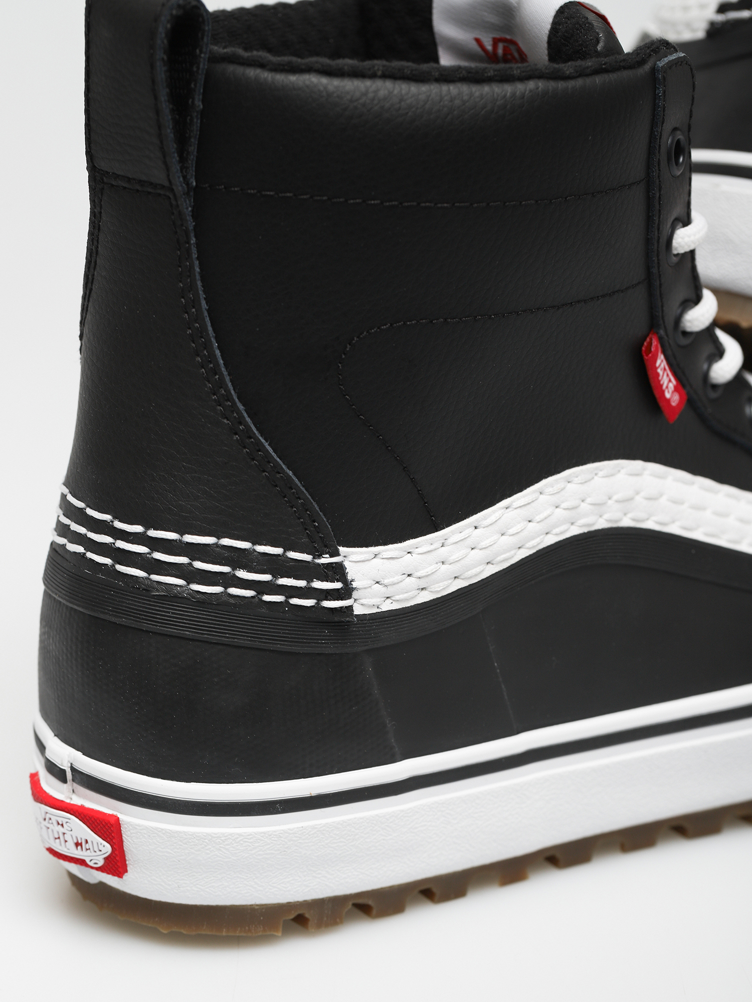 Vans Standard Mid Snow MTE Shoes (black/white)
