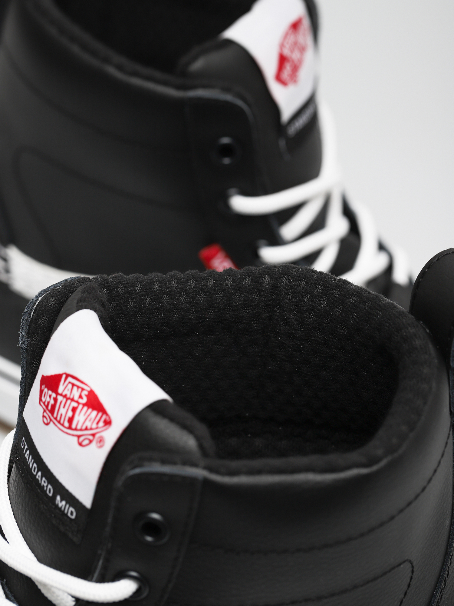 Vans Standard Mid Snow MTE Shoes (black/white)