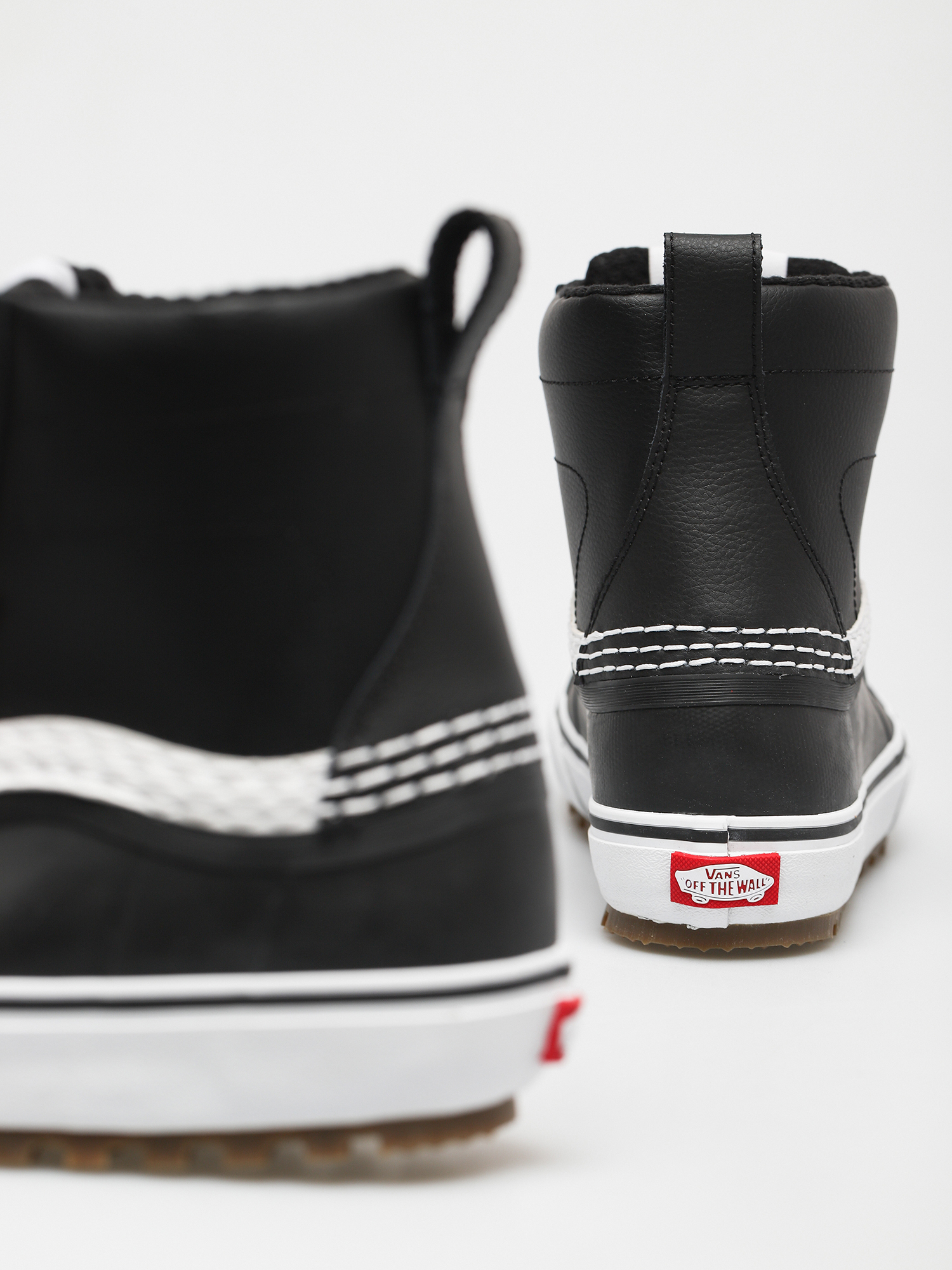 Vans Standard Mid Snow MTE Shoes (black/white)